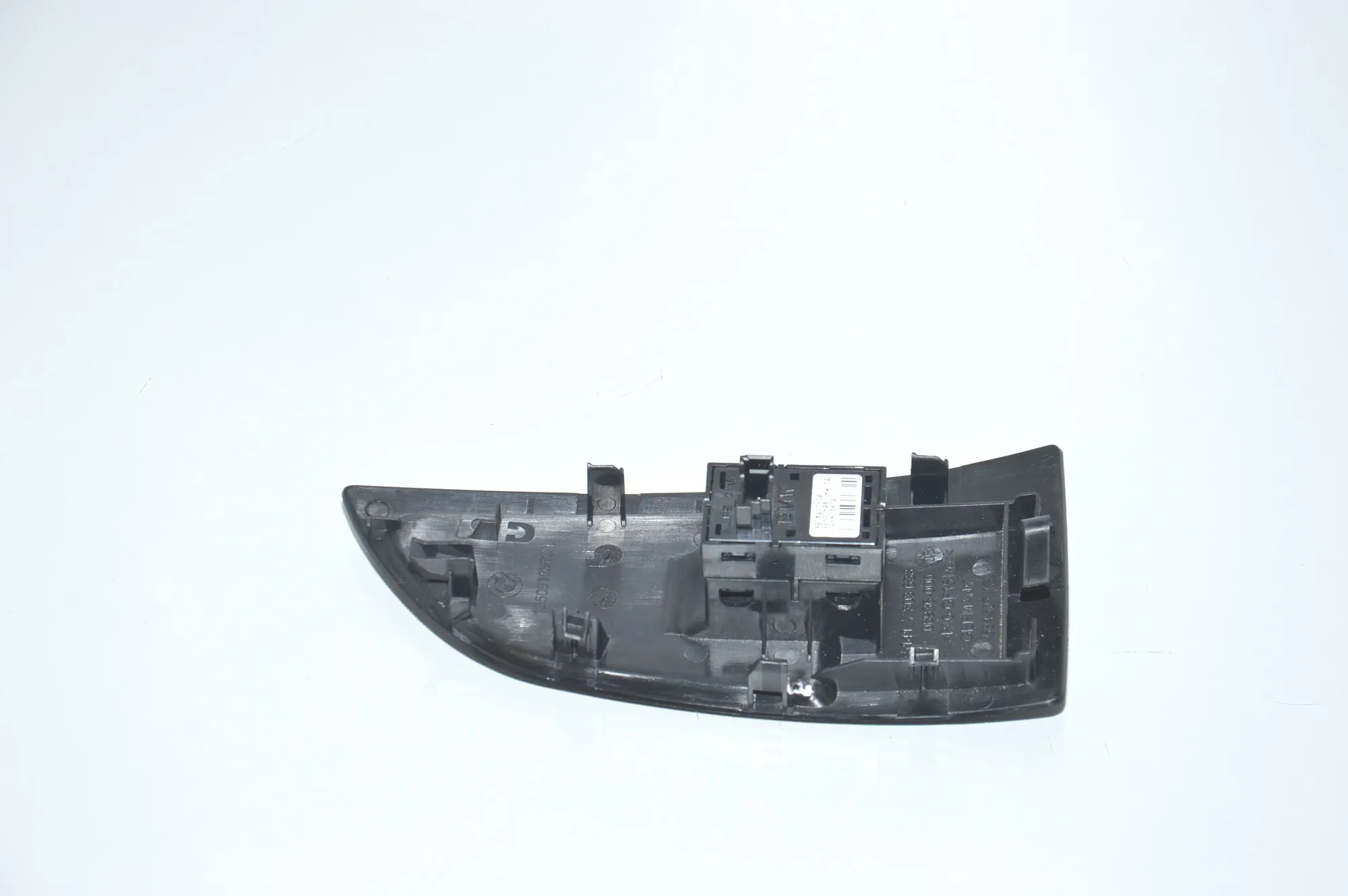 Front Left Door Window Switch – OEM 7303633 · BMW i3 (I01) Electric 2018 – 4
