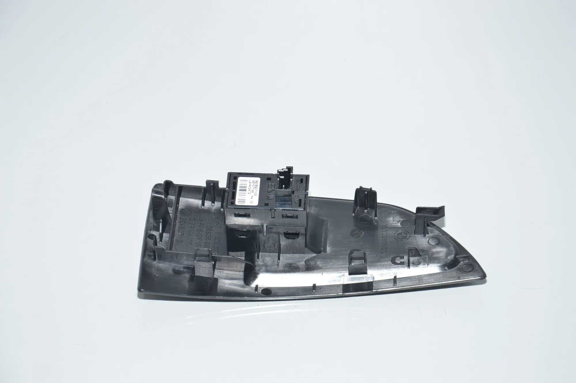Front Left Door Window Switch – OEM 7303633 · BMW i3 (I01) Electric 2018 – 3