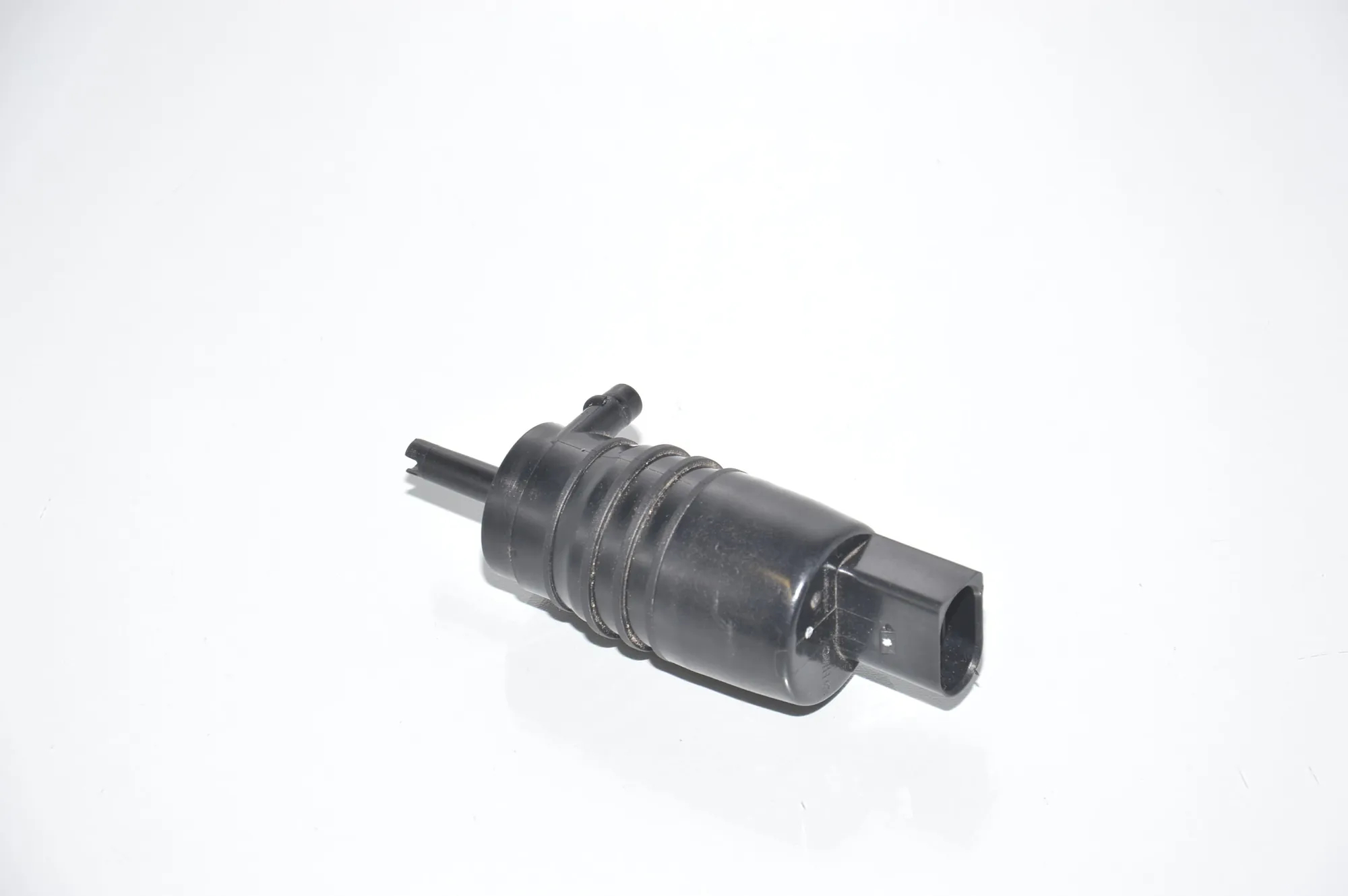 Washer Tank Motor – OEM 7388349 · BMW i3 (I01) Electric 2018 – 4
