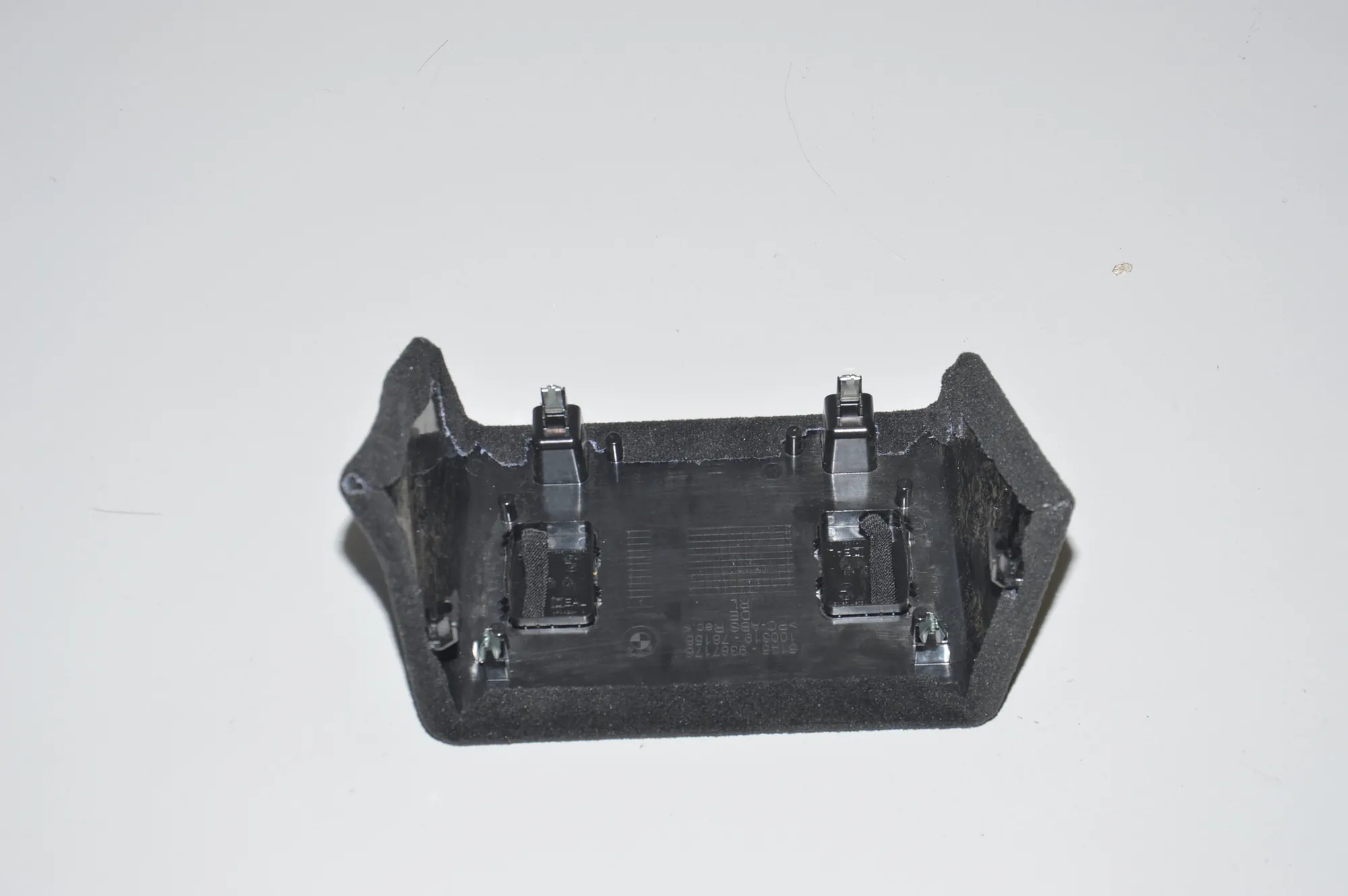 Center Console Trim – OEM 9387176 · BMW i3 (I01) Electric 2018 – 4