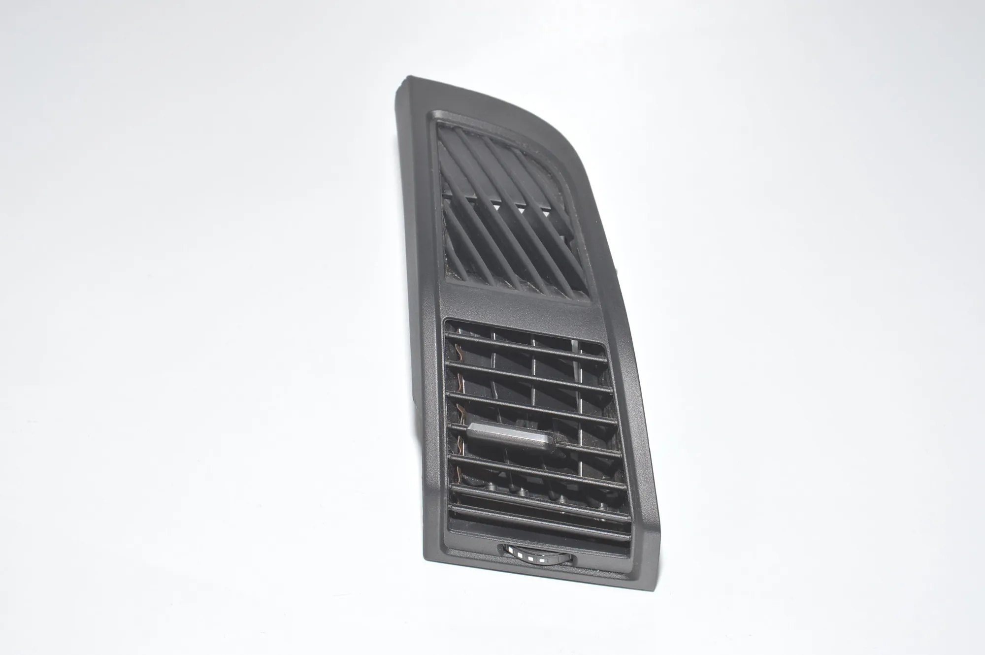 Dashboard Air Vents – OEM 9283002 · BMW i3 (I01) Electric 2018 – 2