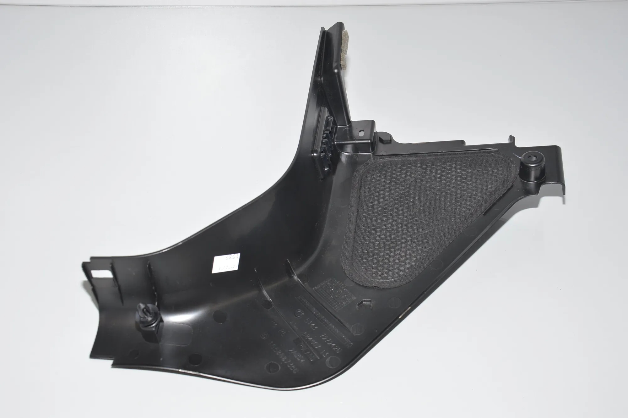 Front Right Interior Step Trim – OEM 7272420 · BMW i3 (I01) Electric 2018 – 3