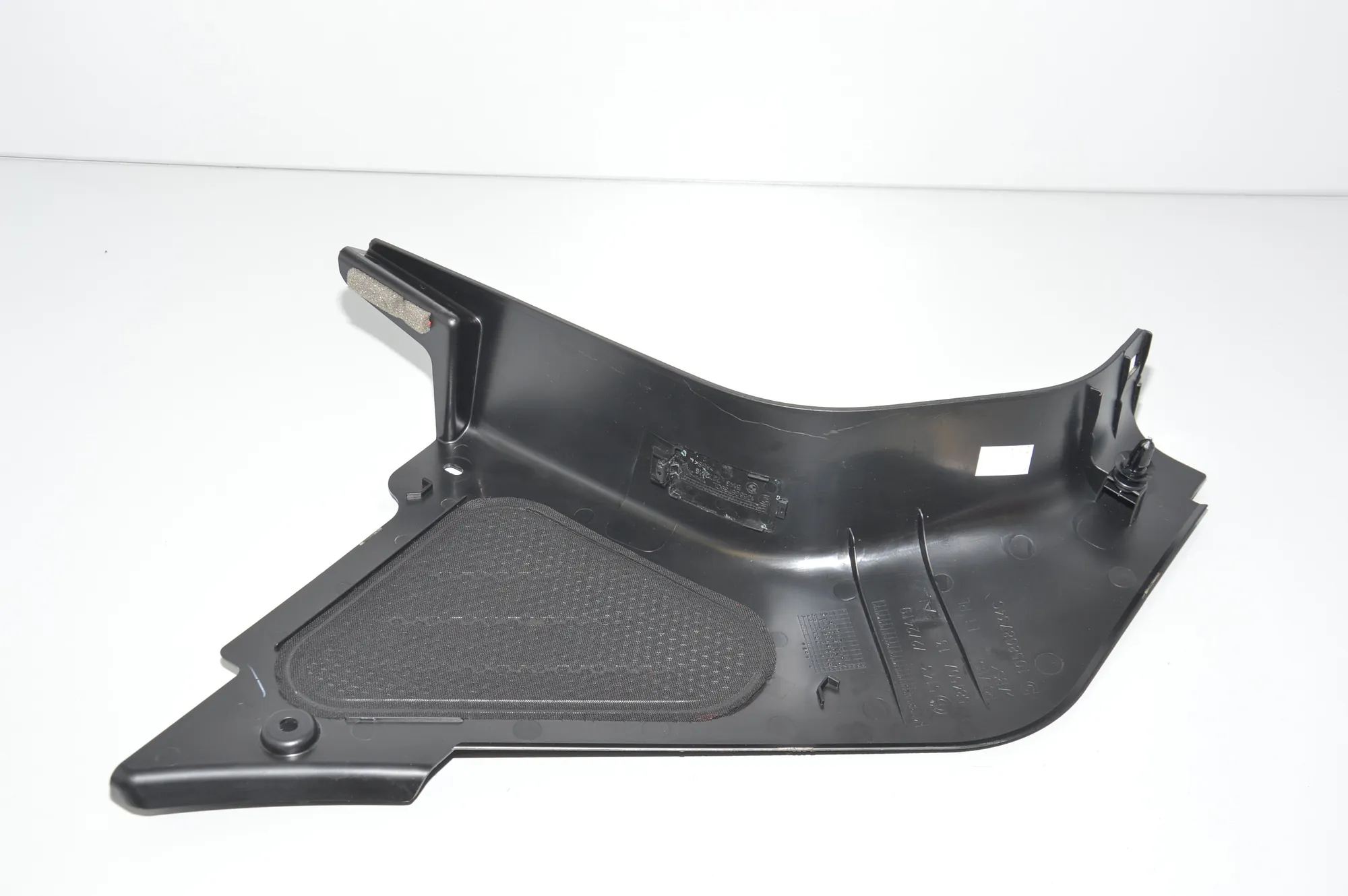 Front Left Interior Step Trim – OEM 7272419 · BMW i3 (I01) Electric 2018 – 3