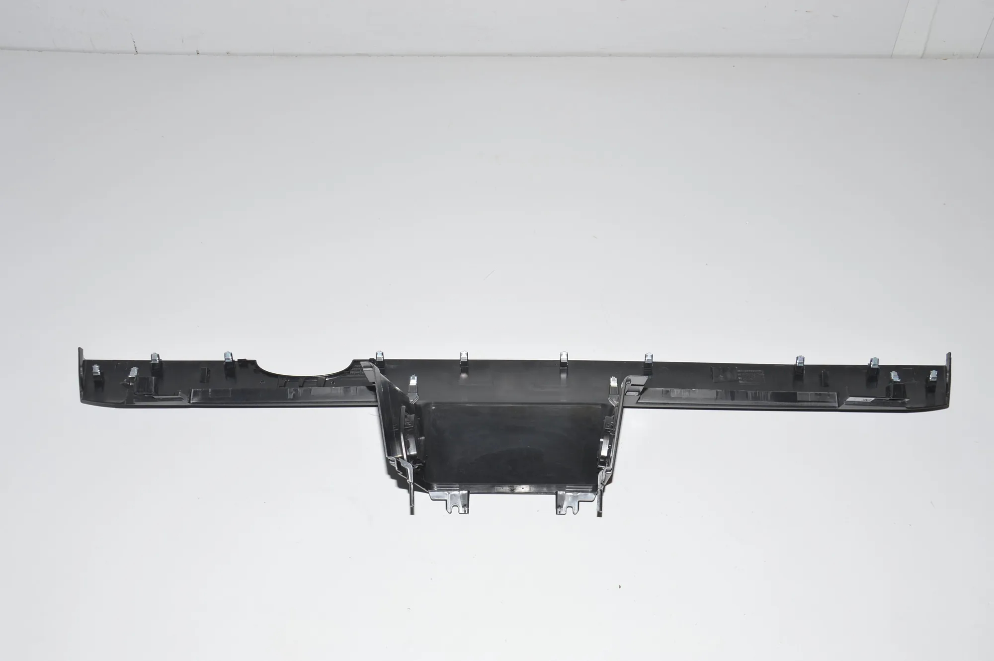 Dashboard Lower Trim – OEM 9303498 · BMW i3 (I01) Electric 2018 – 4