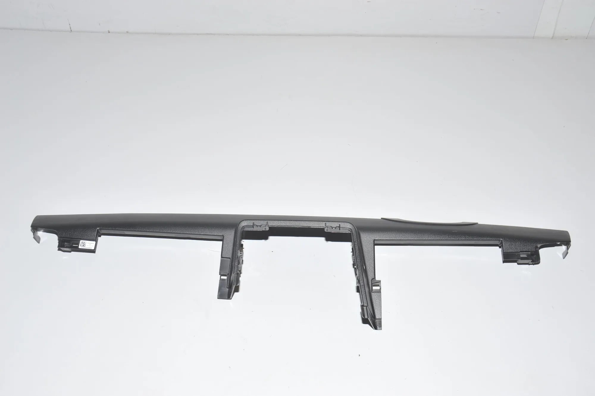 Dashboard Lower Trim – OEM 9303498 · BMW i3 (I01) Electric 2018 – 2