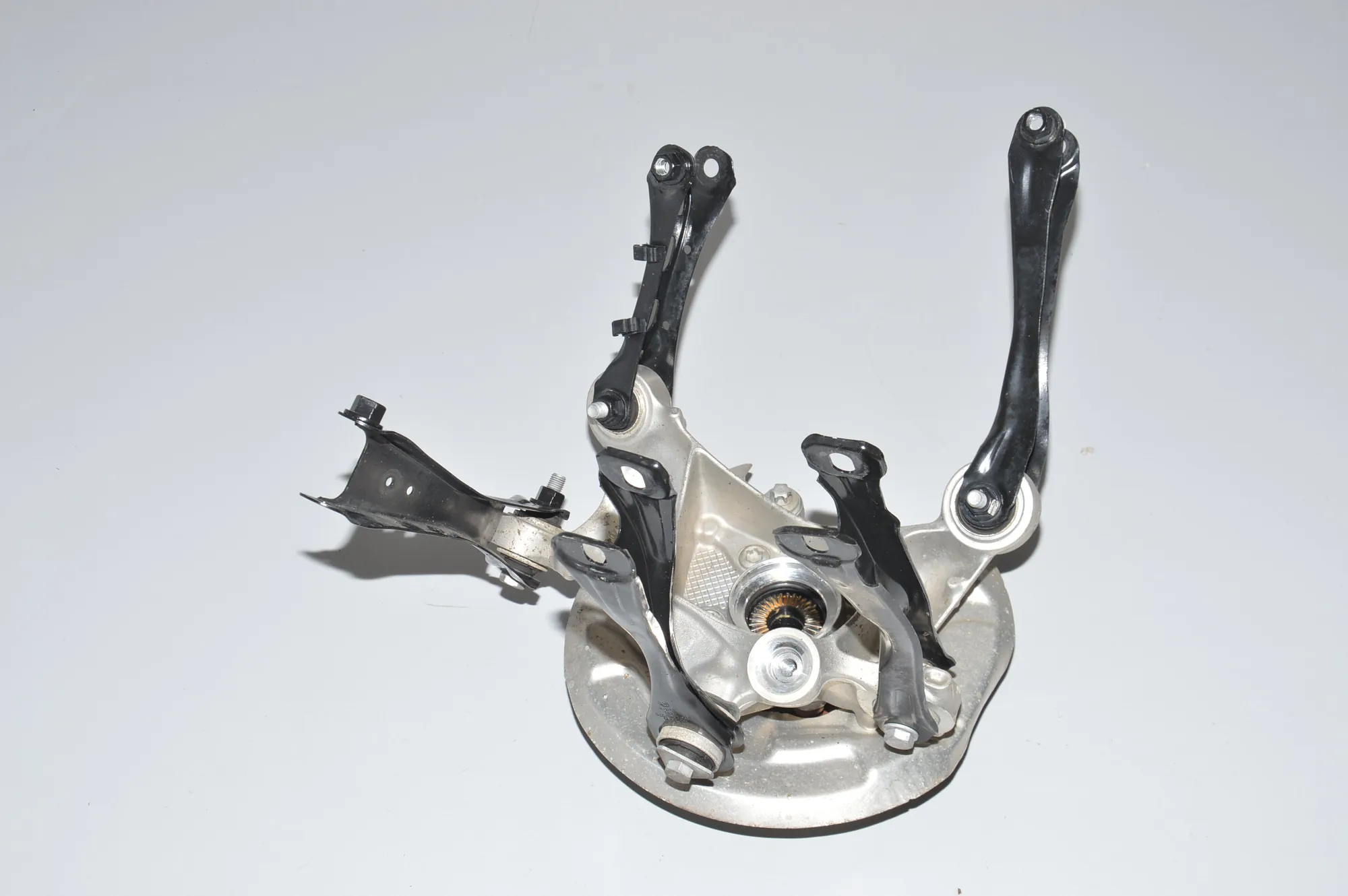 Rear Left Wheel Hub Spindle – OEM 6867880 · BMW i3 (I01) Electric 2018 – 4