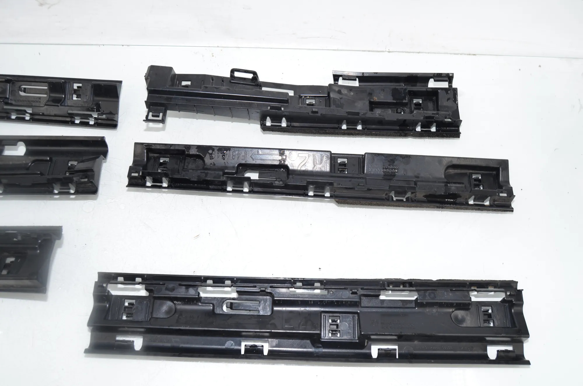 Sideskirt Bracket – OEM 7332331 · BMW X1 (F48) xDrive 18 d 2016 – 3