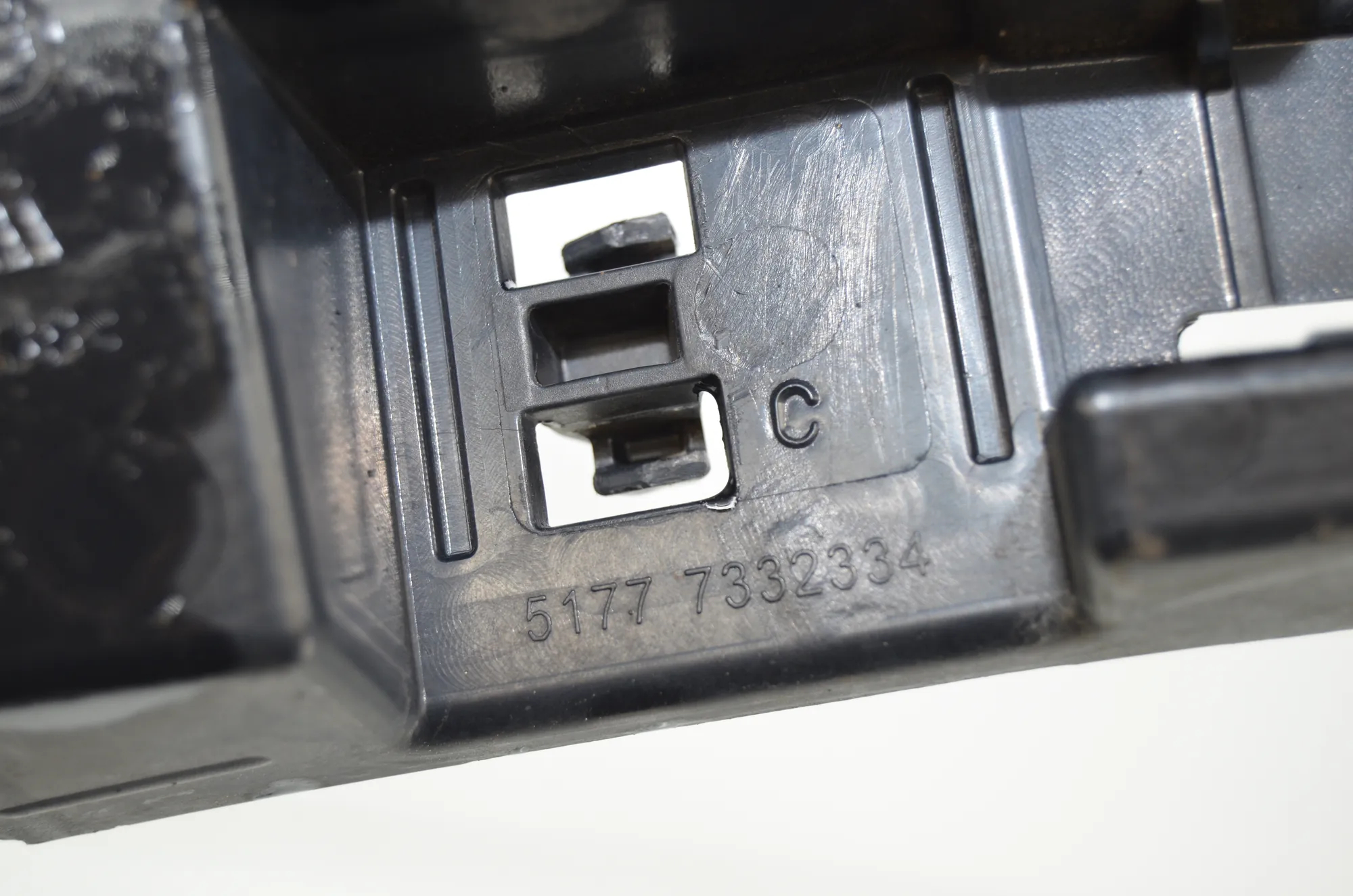 Sideskirt Bracket – OEM 7332331 · BMW X1 (F48) xDrive 18 d 2016 – 8