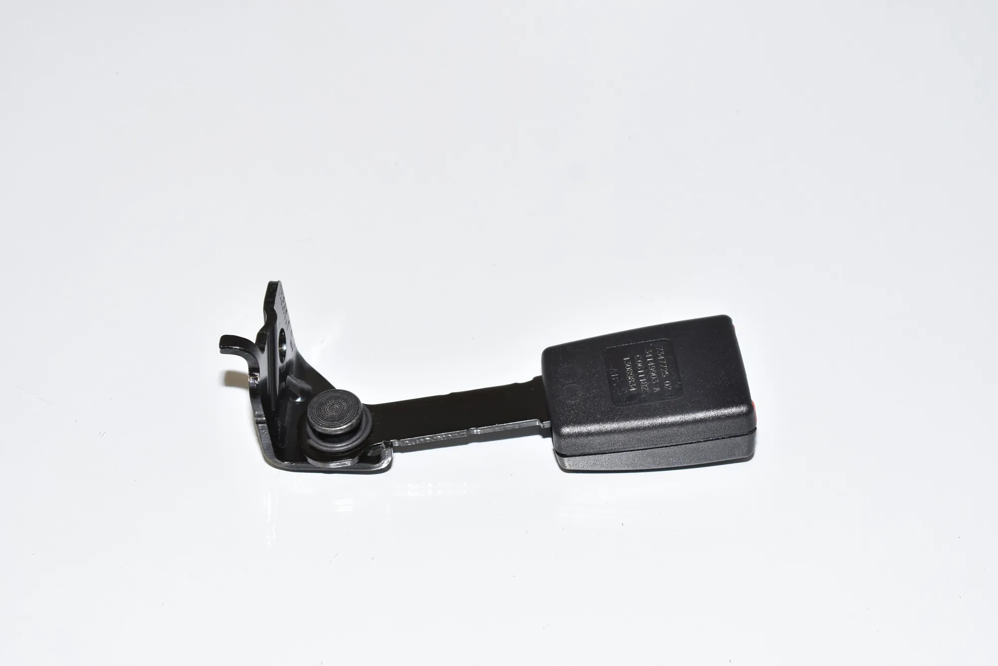 Rear Left Seat Buckle – OEM 7347725 · BMW i3 (I01) Electric 2018