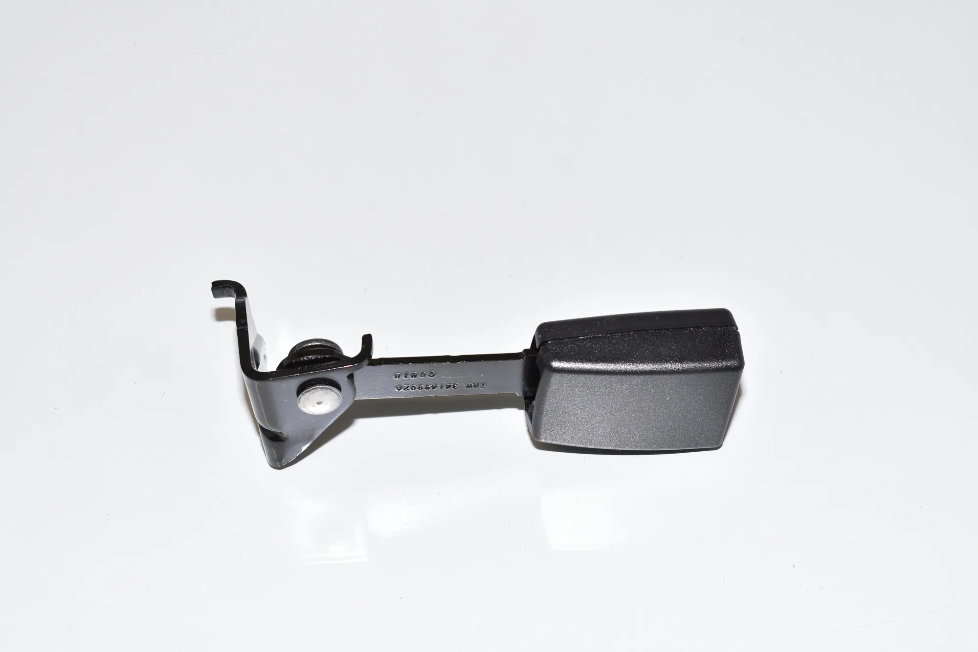 Rear Left Seat Buckle – OEM 7347725 · BMW i3 (I01) Electric 2018 – 3
