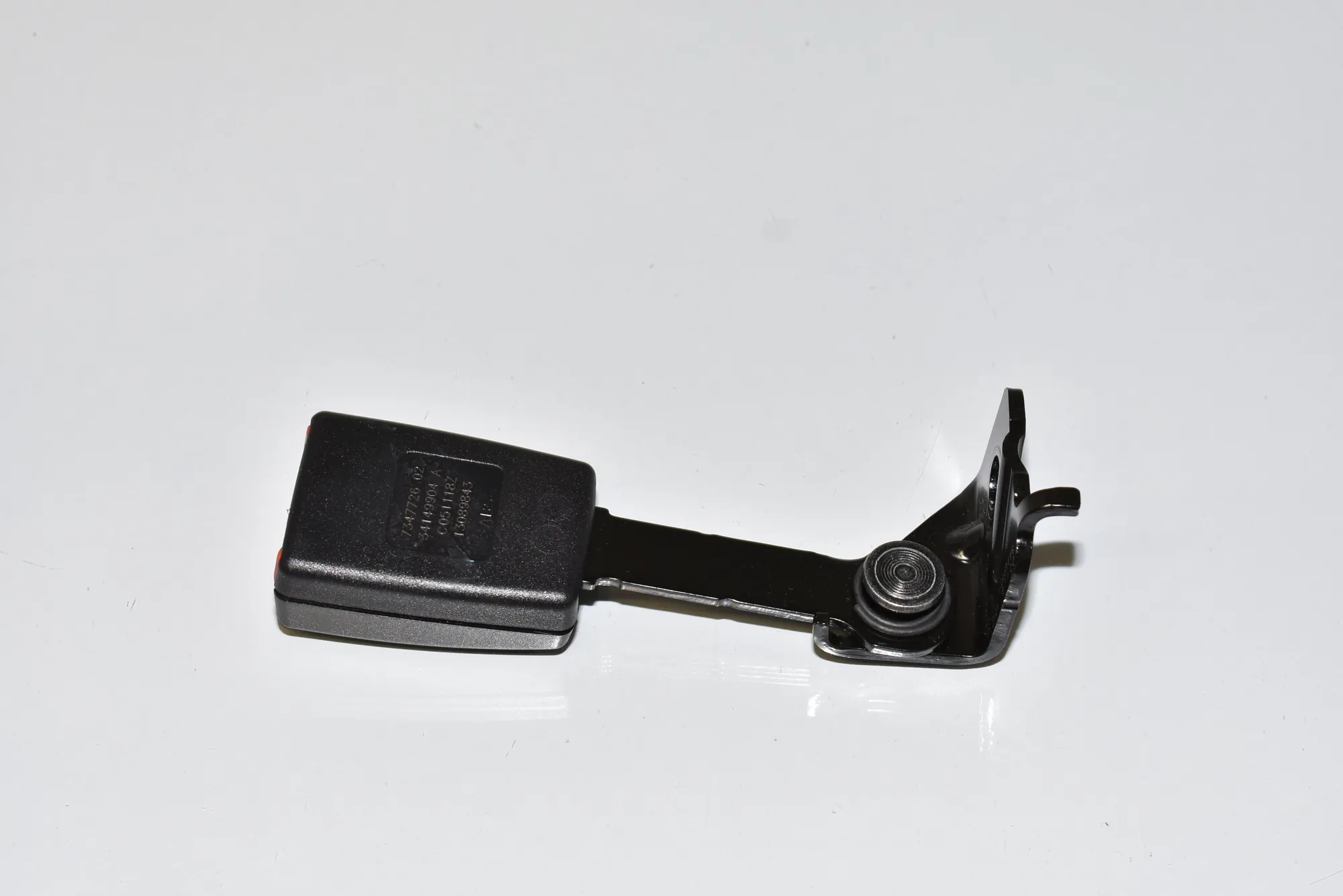 Rear Right Seat Buckle – OEM 7347726 · BMW i3 (I01) Electric 2018