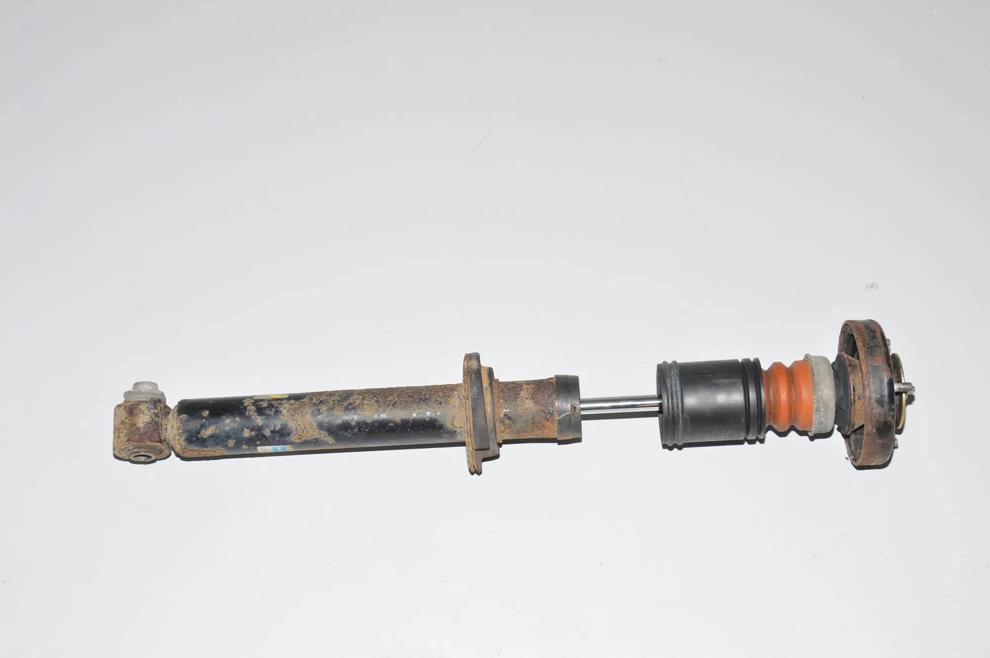 Rear Left Shock Absorber – OEM BNE-6734 · BMW 5 (E39) 525 d 2003