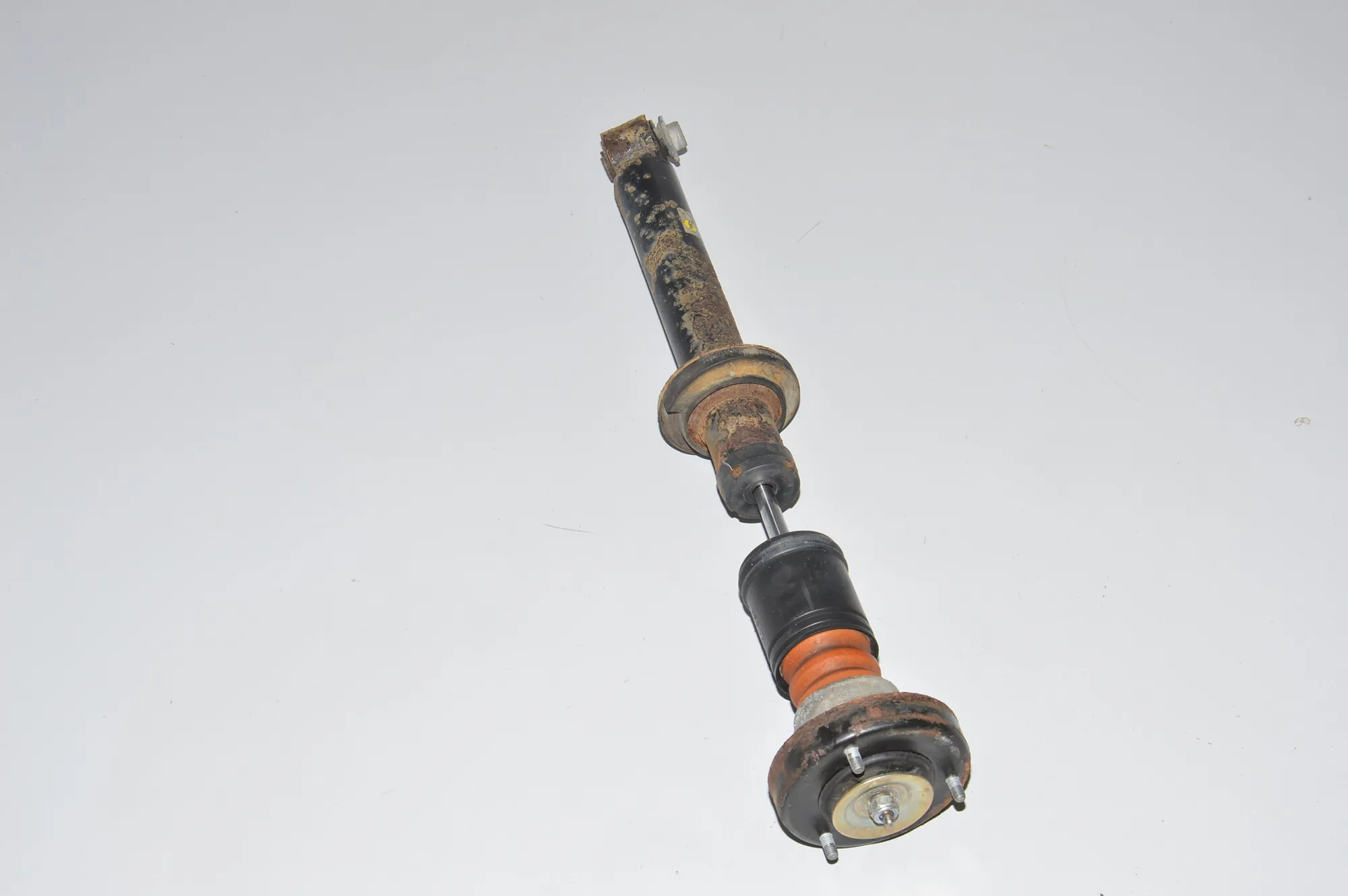 Rear Left Shock Absorber – OEM BNE-6734 · BMW 5 (E39) 525 d 2003 – 2