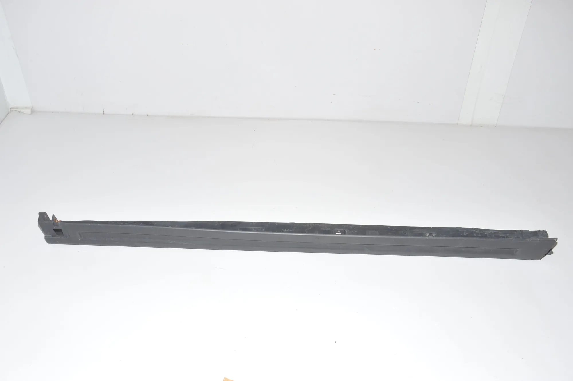 Right Side Plastic Sideskirt Cover – OEM DDJ000301 · LAND ROVER RANGE ROVER SPORT (L320) LAND ROVER RANGE ROVER SPORT (L320) 2.7 D 4x4 2007