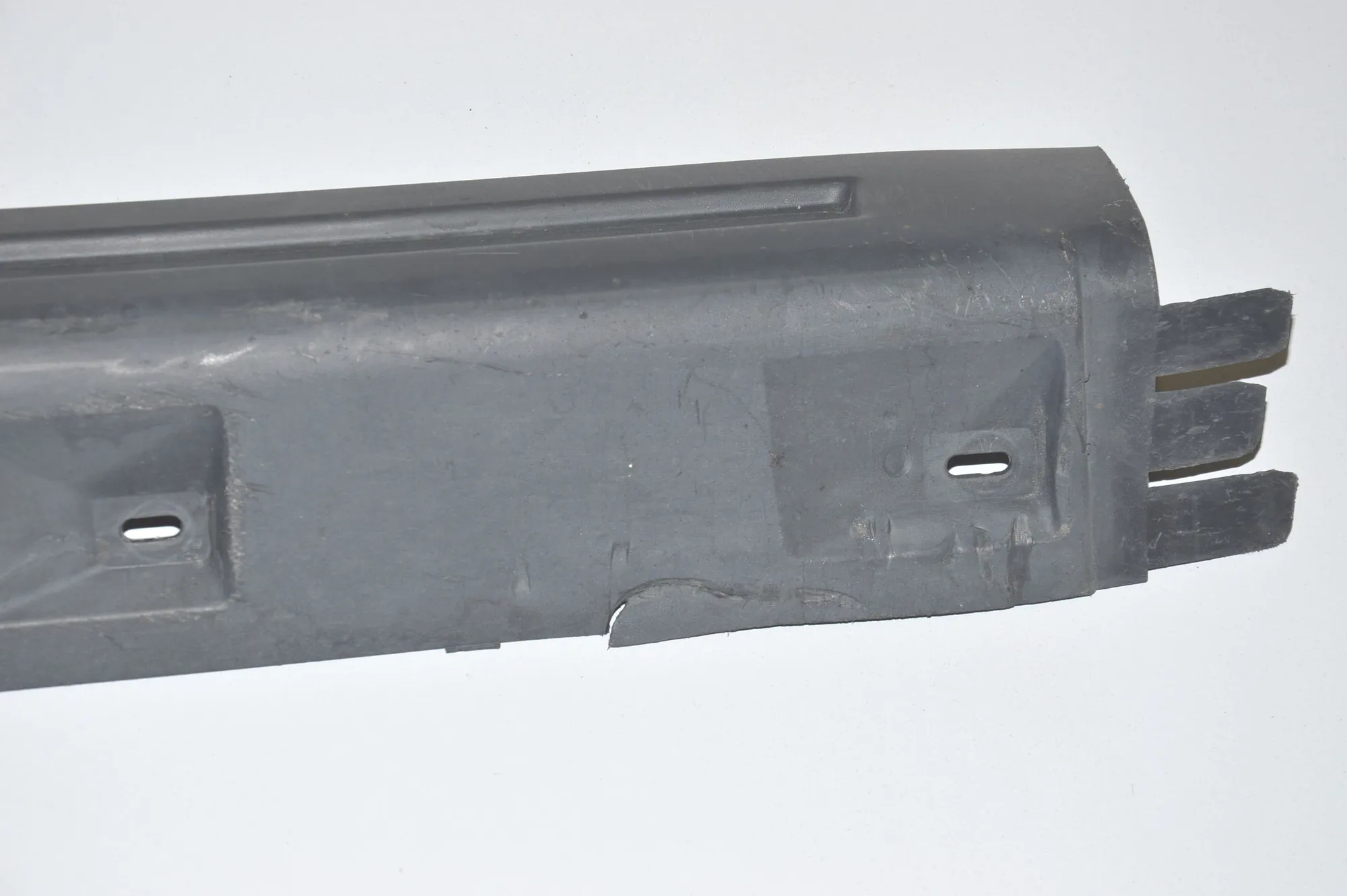 Right Side Plastic Sideskirt Cover – OEM DDJ000301 · LAND ROVER RANGE ROVER SPORT (L320) LAND ROVER RANGE ROVER SPORT (L320) 2.7 D 4x4 2007 – 6