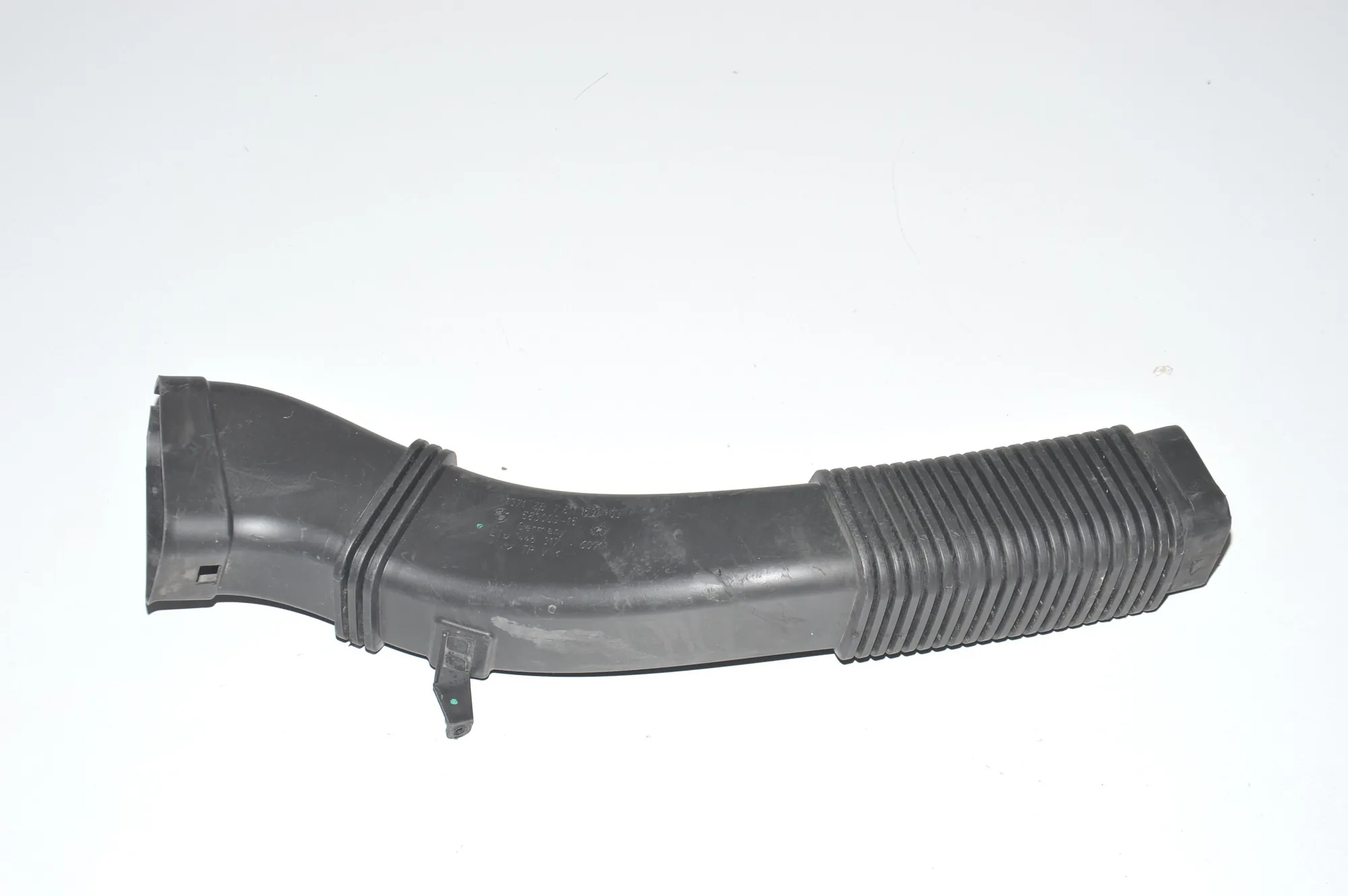 Air Intake Tube – OEM 7811597 · BMW 7 (F01, F02) BMW 7 (F01, F02) 730 d 2009