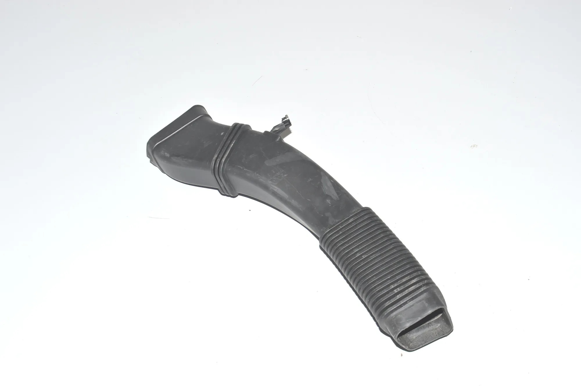 Air Intake Tube – OEM 7811597 · BMW 7 (F01, F02) BMW 7 (F01, F02) 730 d 2009 – 2
