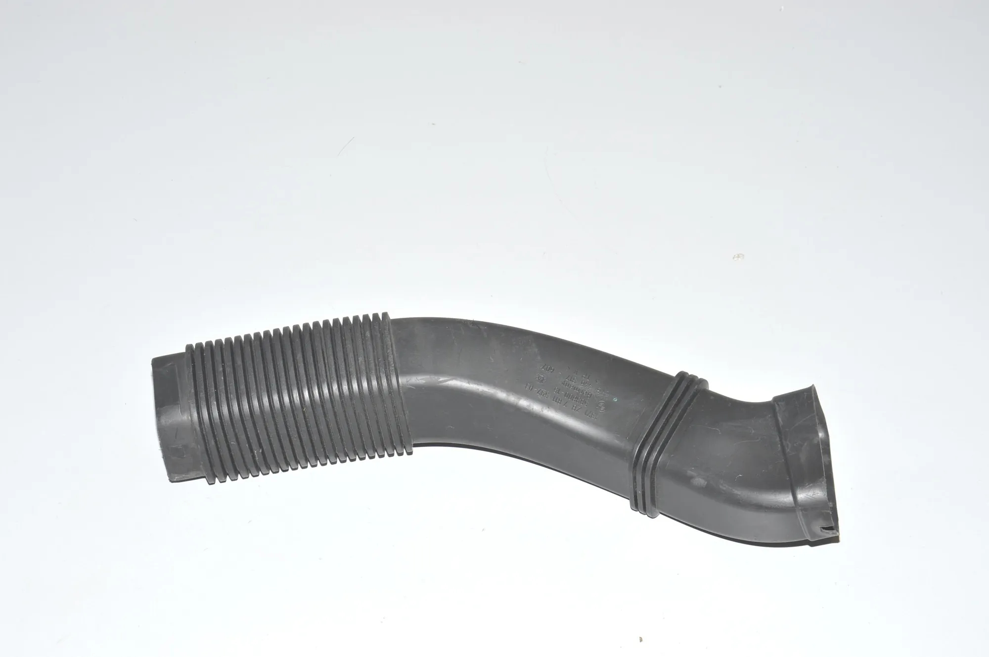 Air Intake Tube – OEM 7811597 · BMW 7 (F01, F02) BMW 7 (F01, F02) 730 d 2009 – 3