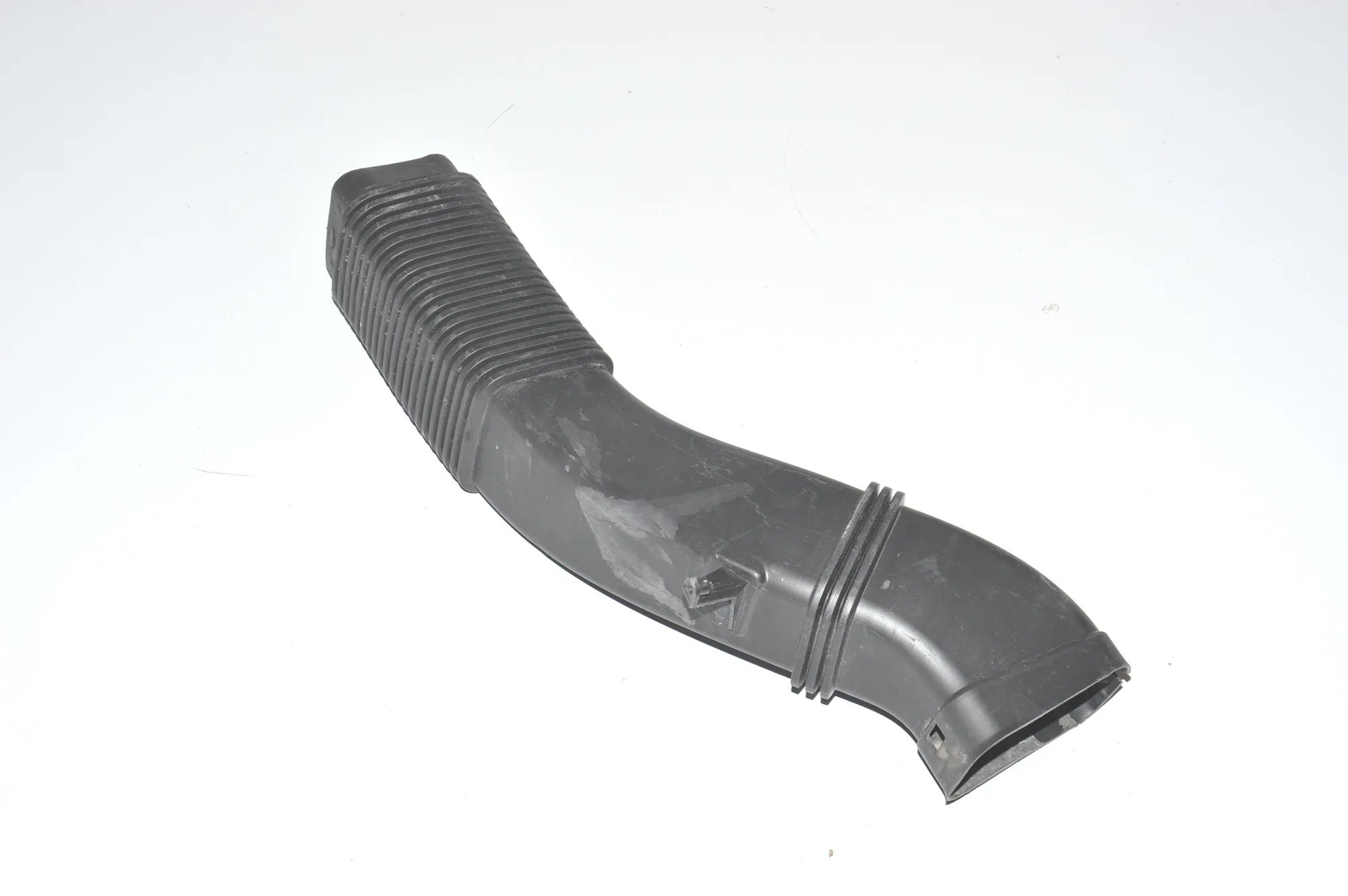 Air Intake Tube – OEM 7811597 · BMW 7 (F01, F02) BMW 7 (F01, F02) 730 d 2009 – 4