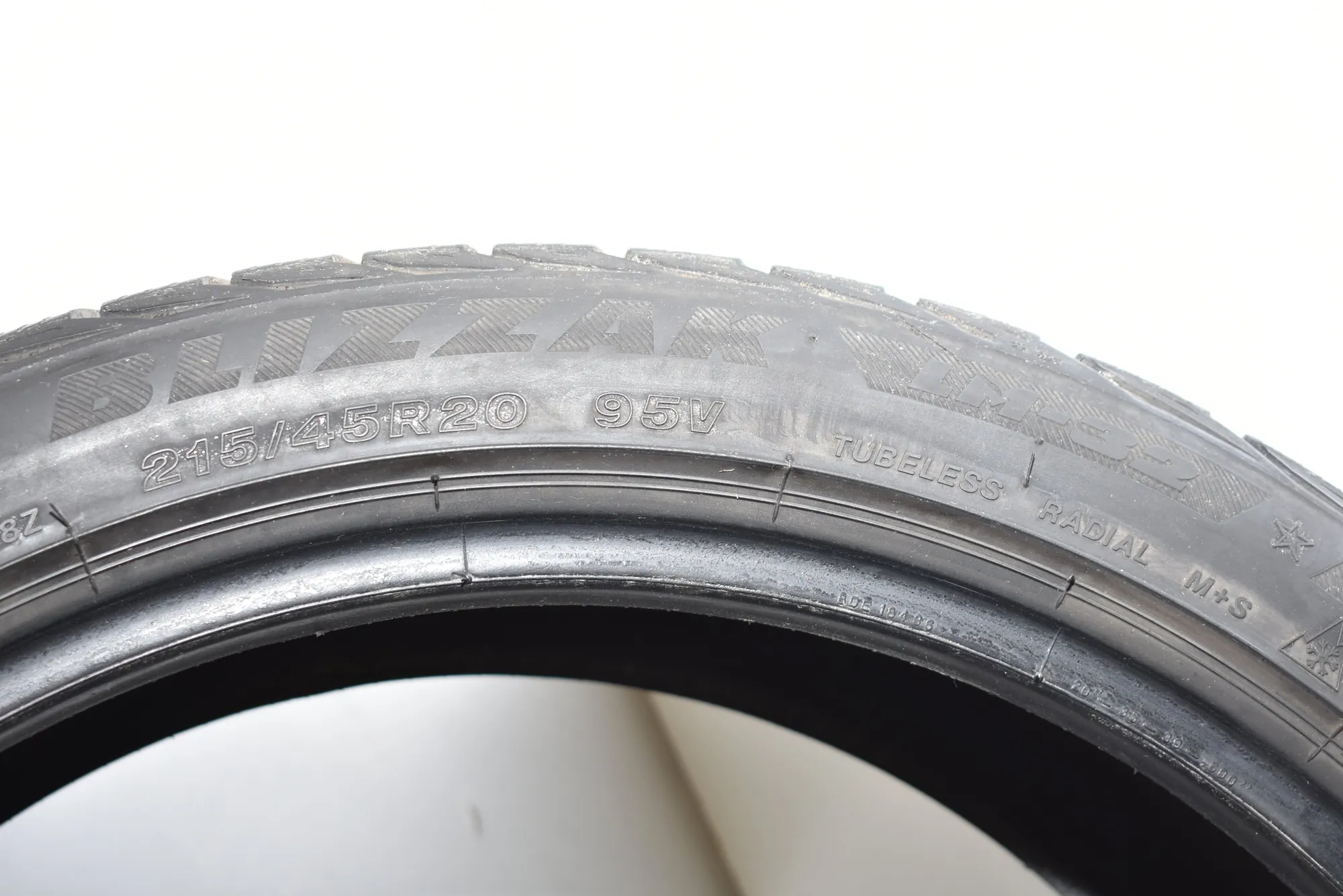 Tire · BMW i8 (I12) BMW i8 (I12) hybrid 2017 – 3