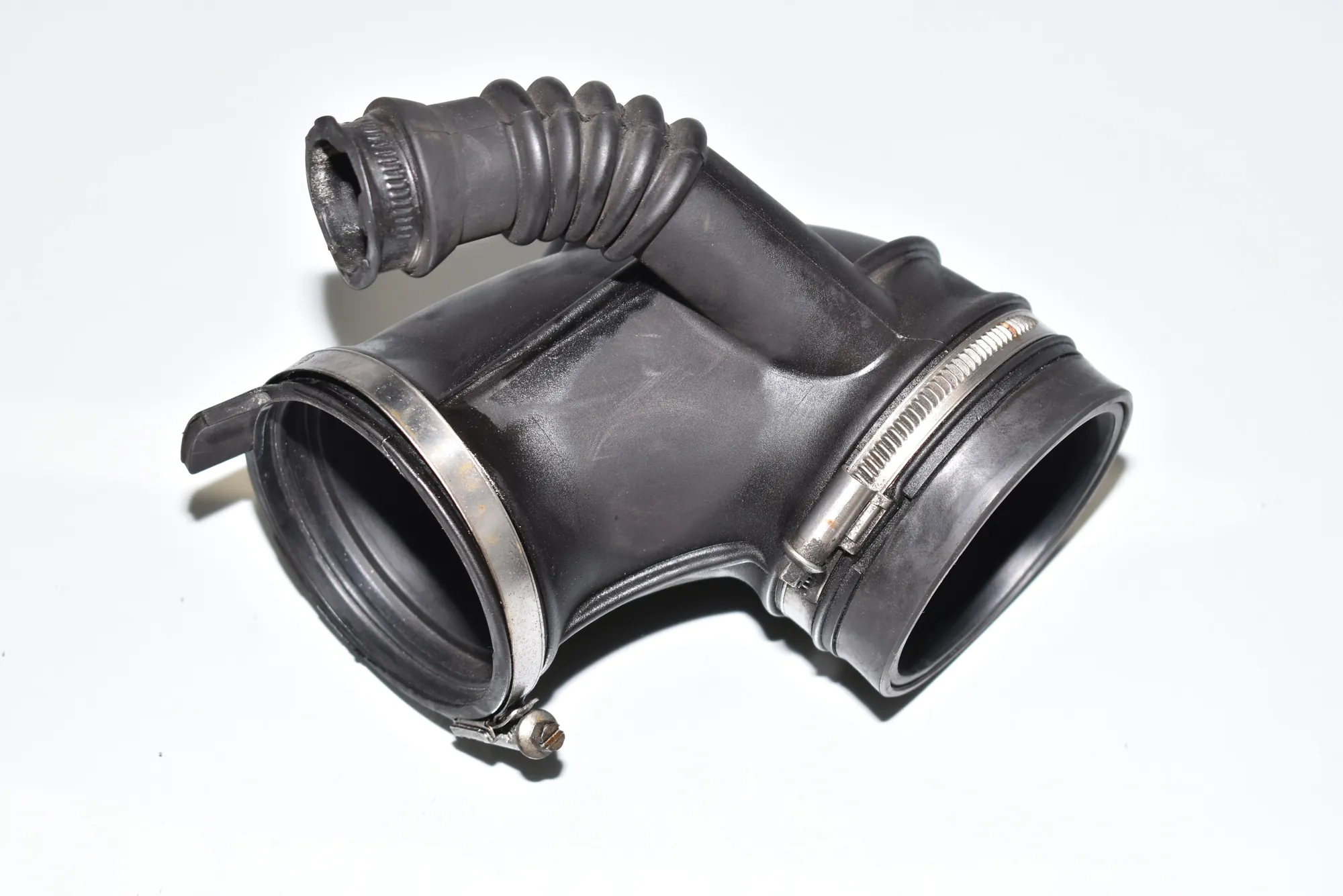 Air Intake Hose Pipe – OEM 1440102 · BMW X5 (E53) BMW X5 (E53) 3.0 i 2003