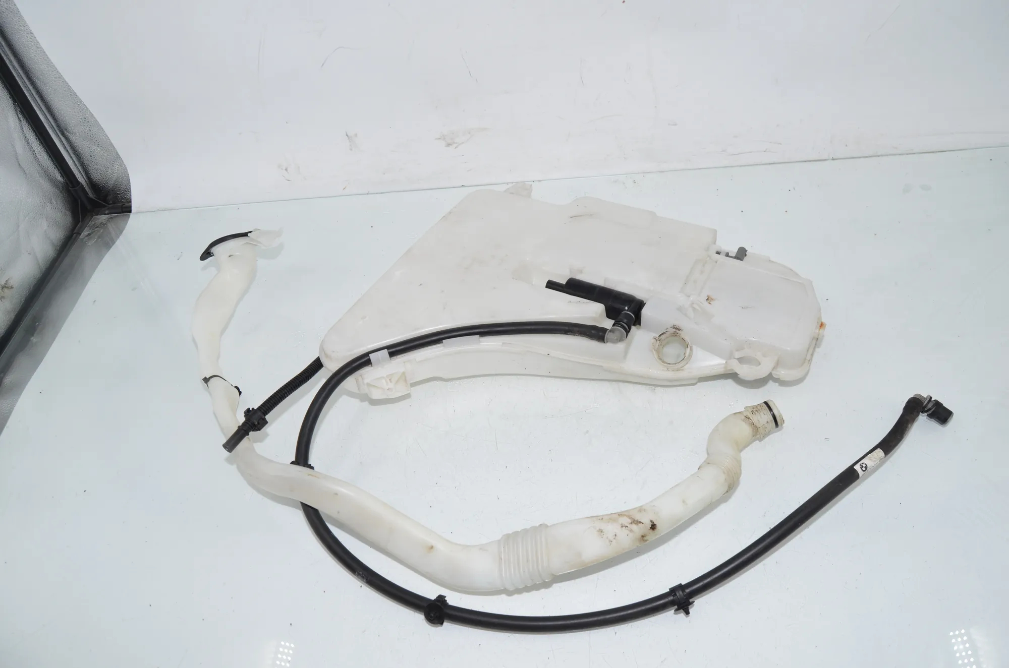 Window Washer Tank – OEM 7269669 · BMW 5 Touring (F11) 530 d 2012 – 2
