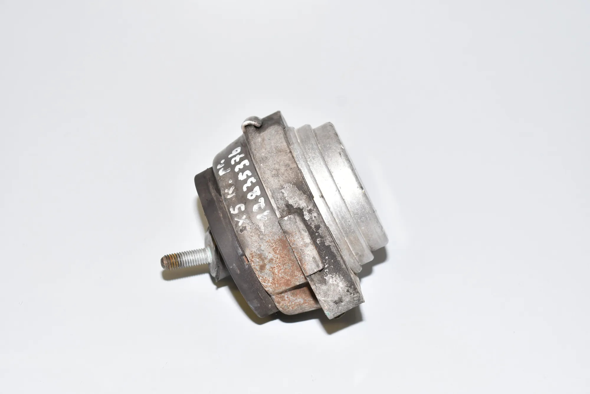 Left Side Engine Mount – OEM 6758428 · BMW X5 (E53) 4.6 is 2002 – 2