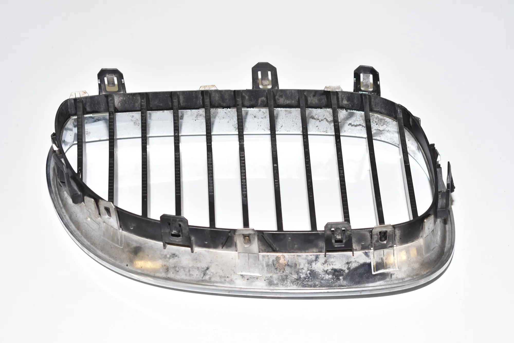 Front Left Grill – OEM 7065701 · BMW 5 (E60) BMW 5 (E60) 530 d 2008 – 3