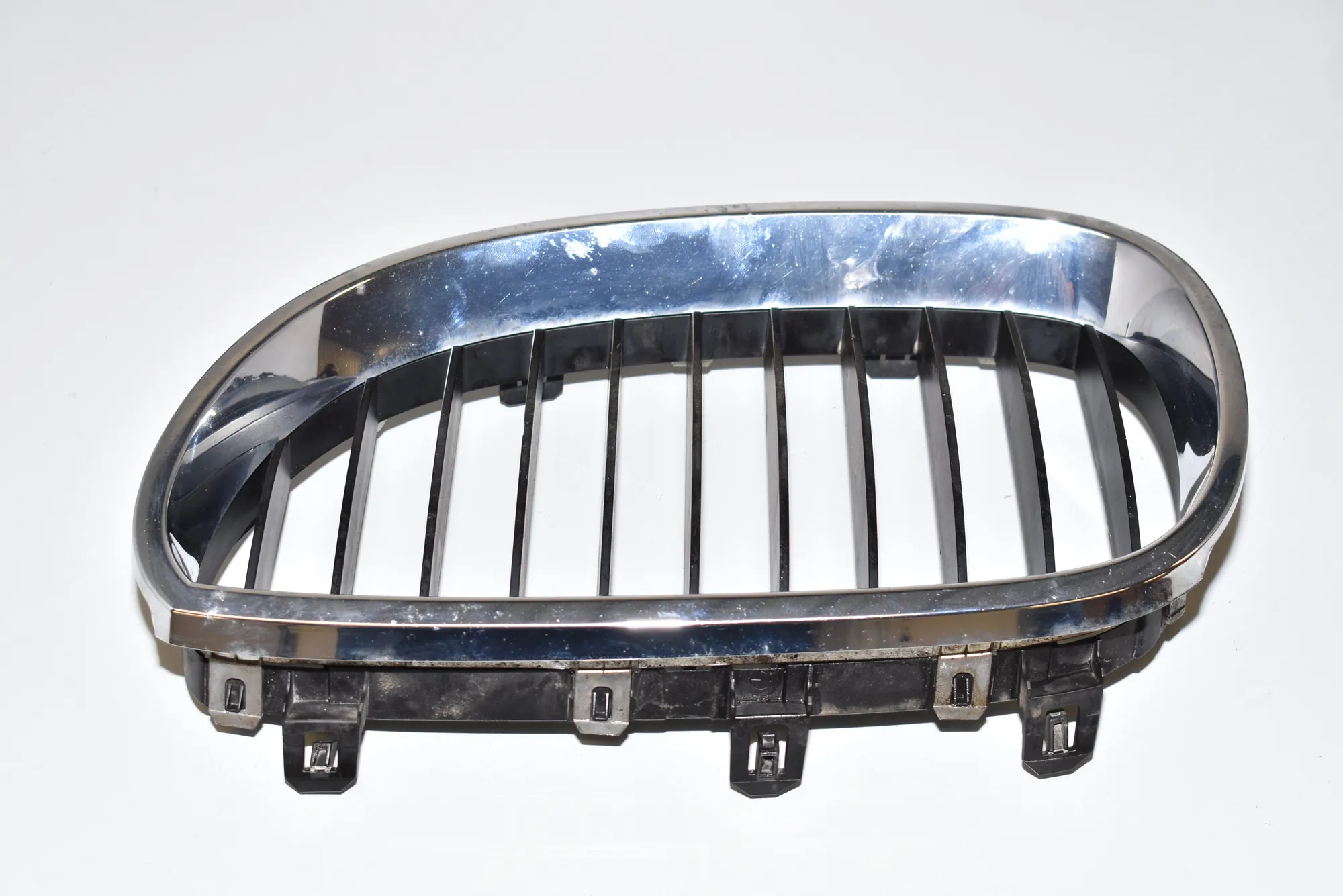 Front Left Grill – OEM 7065701 · BMW 5 (E60) BMW 5 (E60) 530 d 2008 – 2