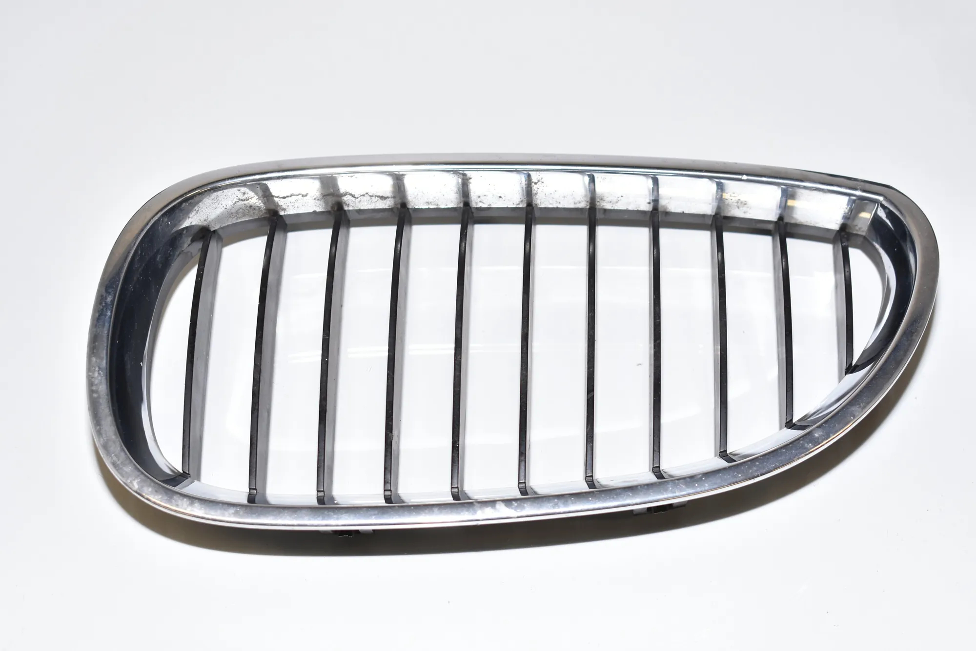 Front Left Grill – OEM 7065701 · BMW 5 (E60) BMW 5 (E60) 530 d 2008