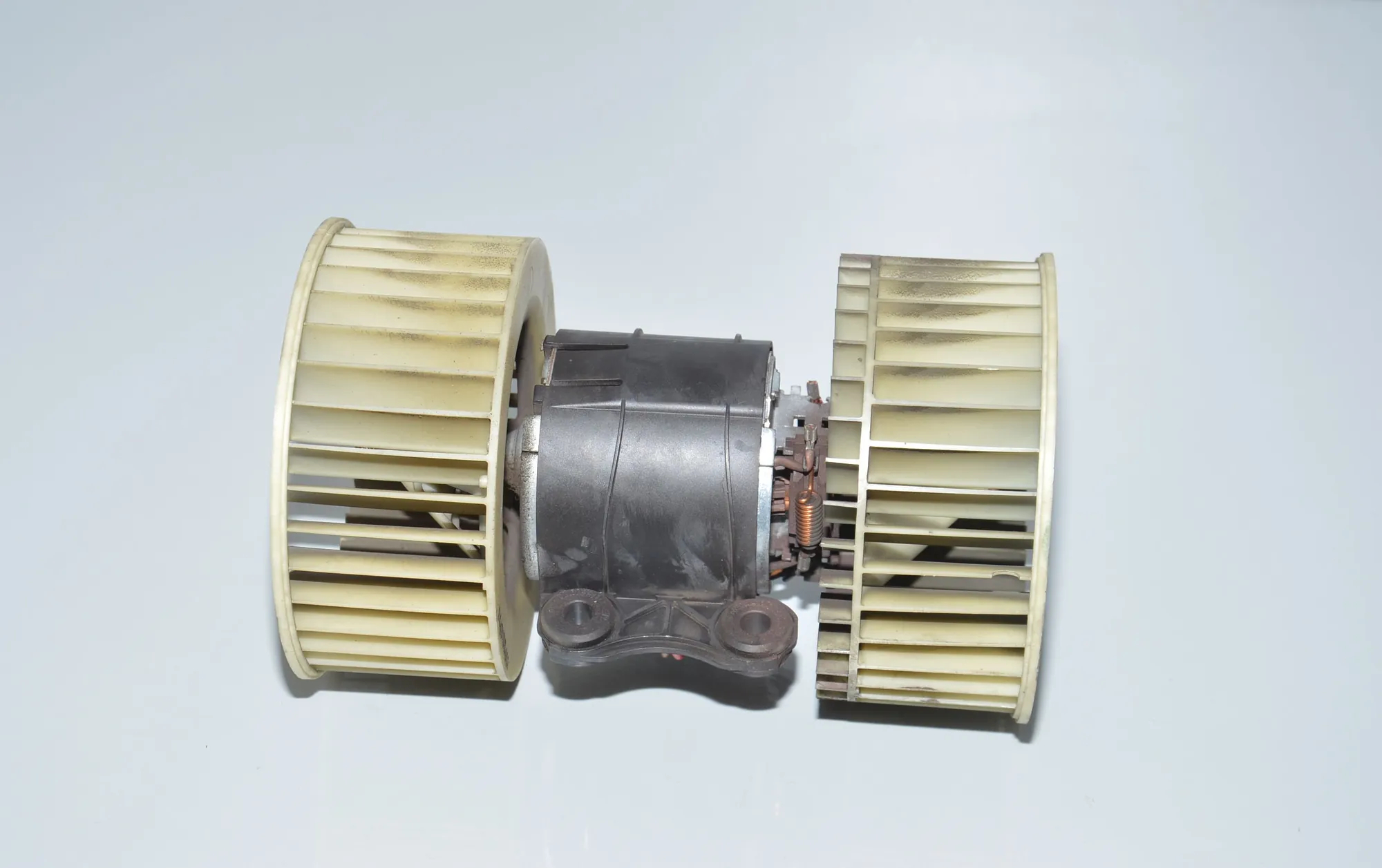 Heater Blower Fan – OEM 8385558 · BMW X5 (E53) 4.6 is 2002 – 3