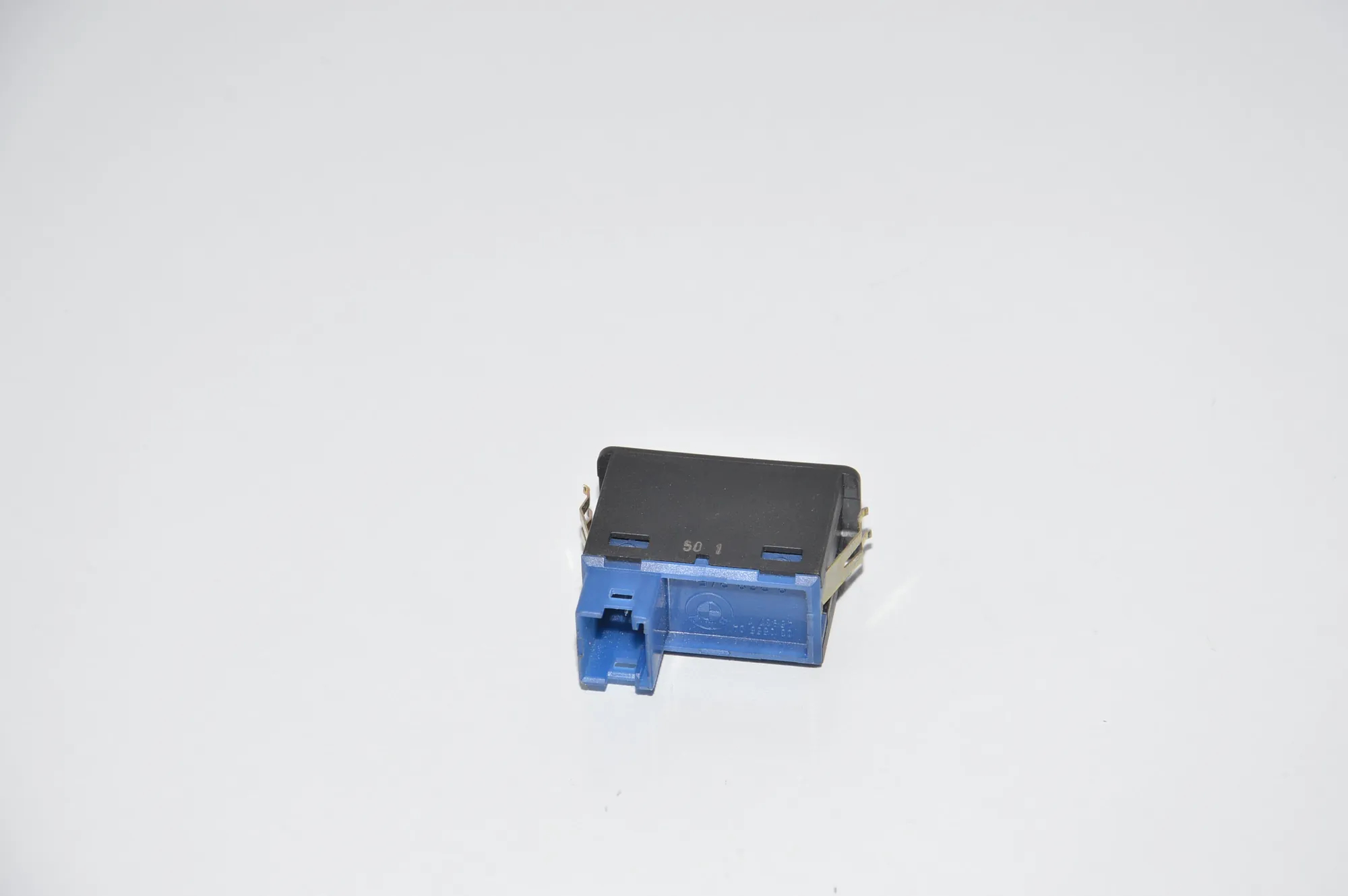 Switches – OEM 8368345 · BMW X5 (E53) 4.6 is 2002 – 2