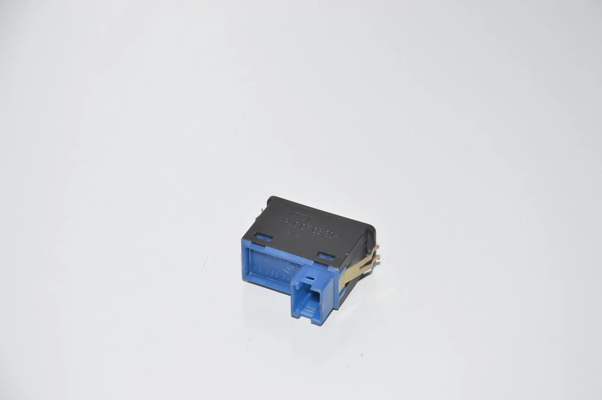 Switches – OEM 8368345 · BMW X5 (E53) 4.6 is 2002 – 3