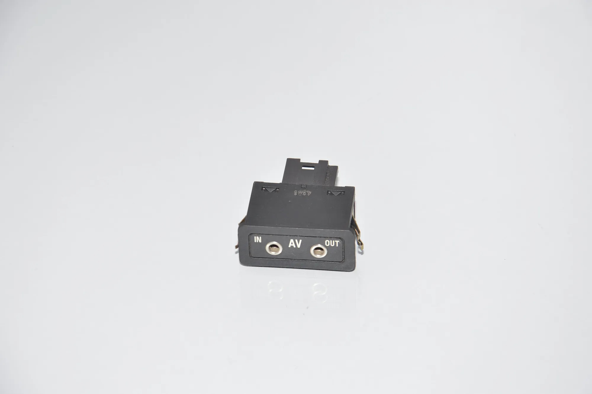 USB/AUX-In Socket Port – OEM 8368346 · BMW X5 (E53) 4.6 is 2002