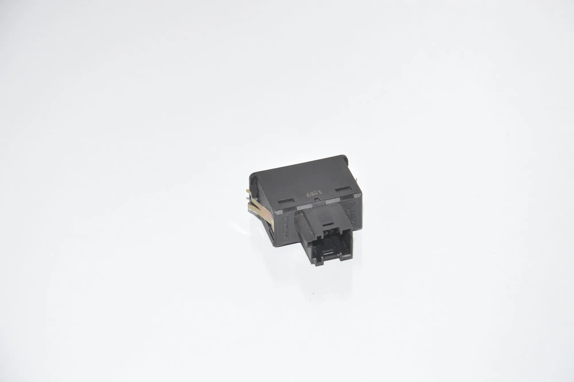 USB/AUX-In Socket Port – OEM 8368346 · BMW X5 (E53) 4.6 is 2002 – 2