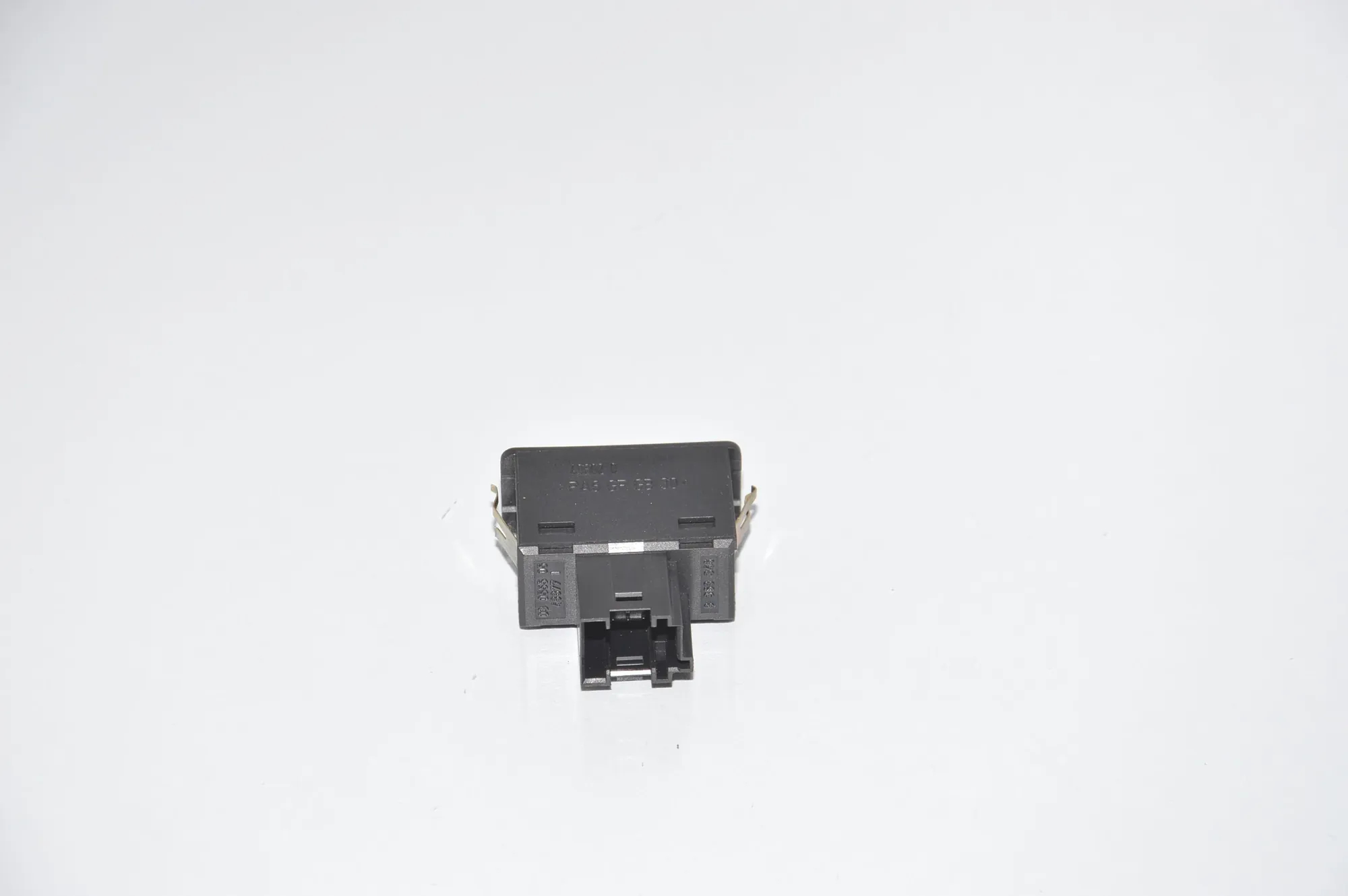 USB/AUX-In Socket Port – OEM 8368346 · BMW X5 (E53) 4.6 is 2002 – 3