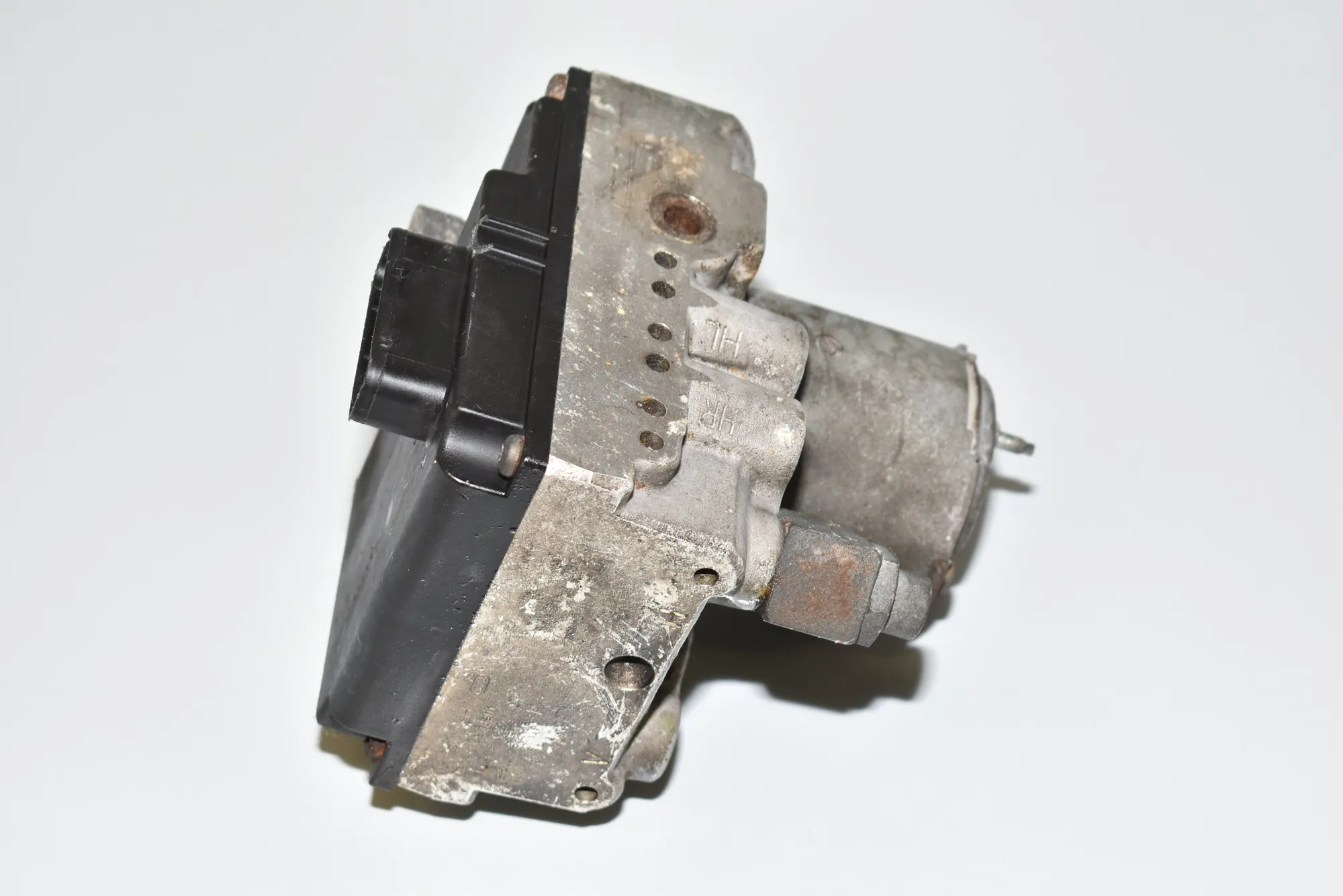 ABS Pump – OEM 0265217000 · BMW 5 (E39) BMW 5 (E39) 528 i 1998 – 2
