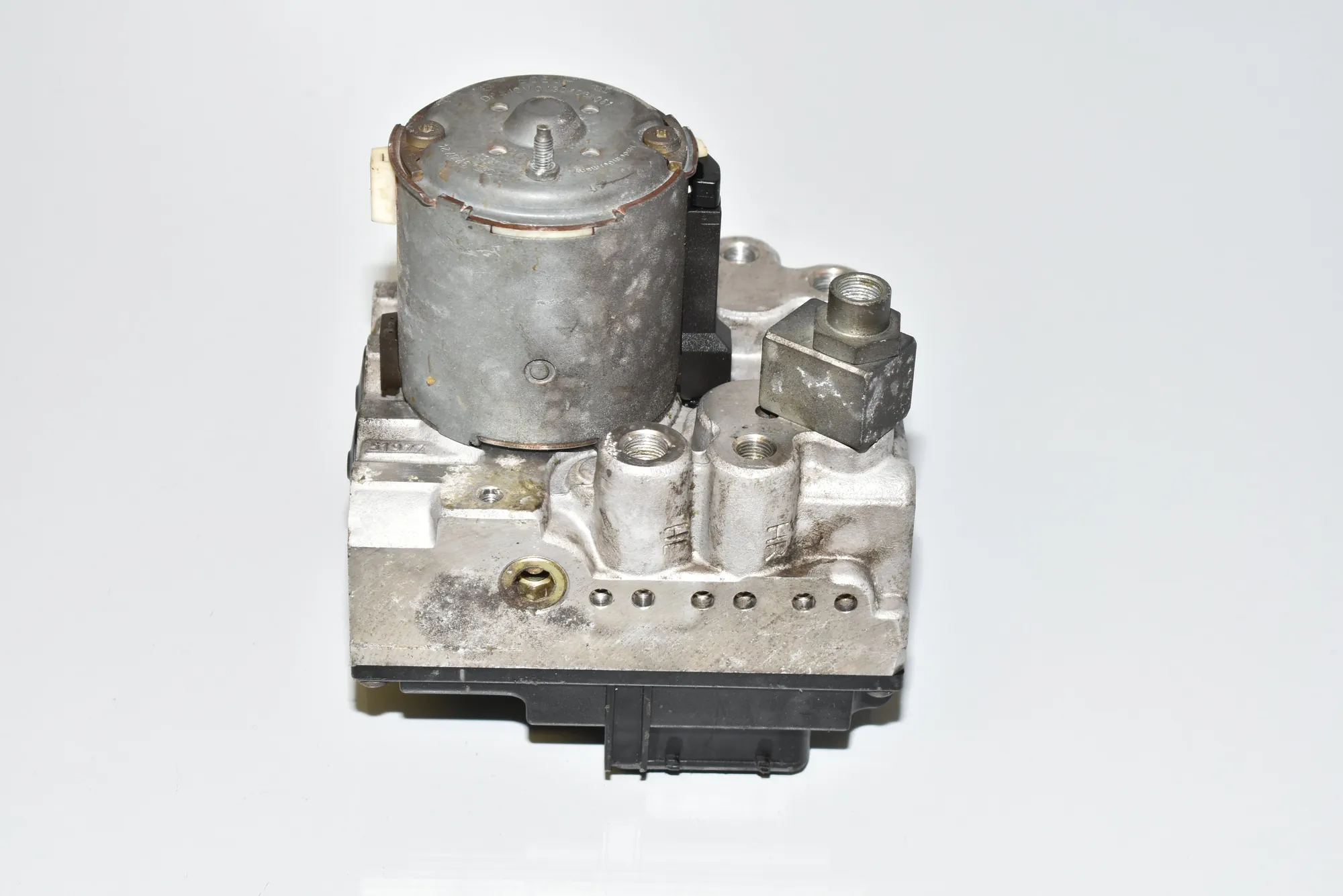 ABS Pump – OEM 0265217000 · BMW 5 (E39) BMW 5 (E39) 528 i 1998 – 3