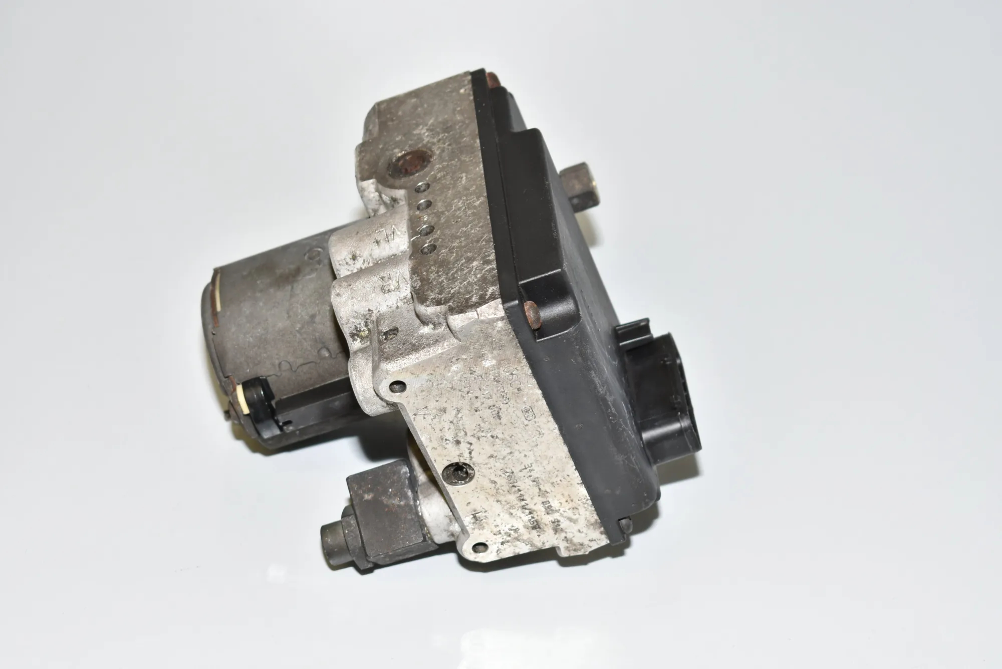ABS Pump – OEM 0265217000 · BMW 5 (E39) BMW 5 (E39) 528 i 1998 – 2