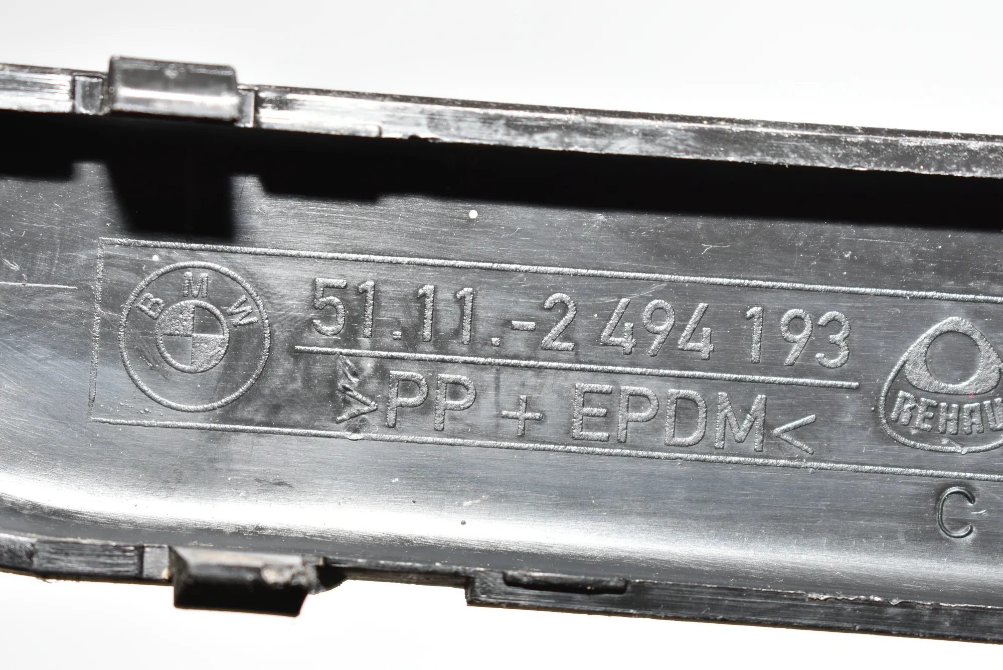 Front Left Bumper Molding – OEM 2494193 · BMW 5 (E39) BMW 5 (E39) 530 d 2002 – 4