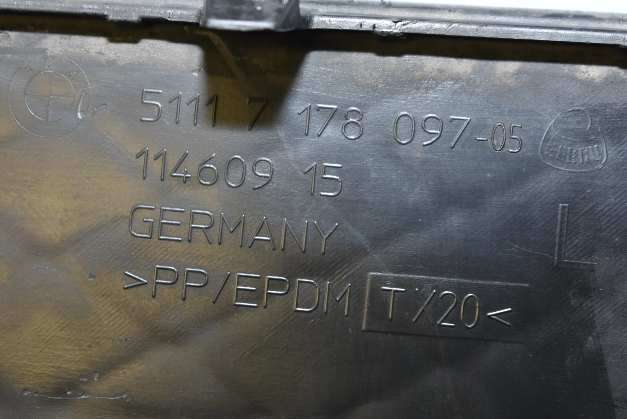 Front Left Grill – OEM 7178099 · BMW 5 (E60) BMW 5 (E60) 530 i 2008 – 3