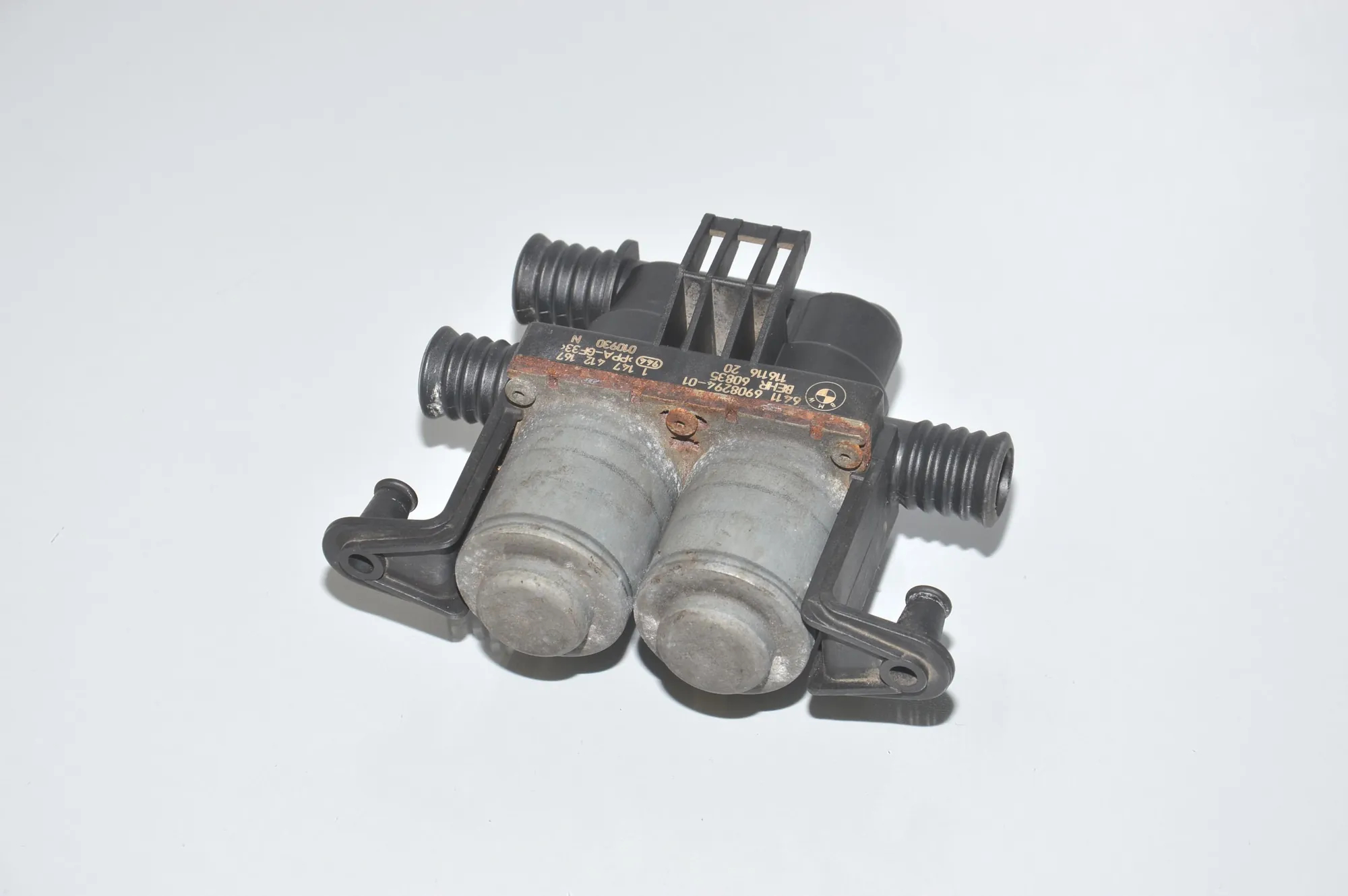 Interior Heater Flap Motor Actuator – OEM 6908294 · BMW 7 (E65, E66, E67) BMW 7 (E65, E66, E67) 730 d 2004 – 2
