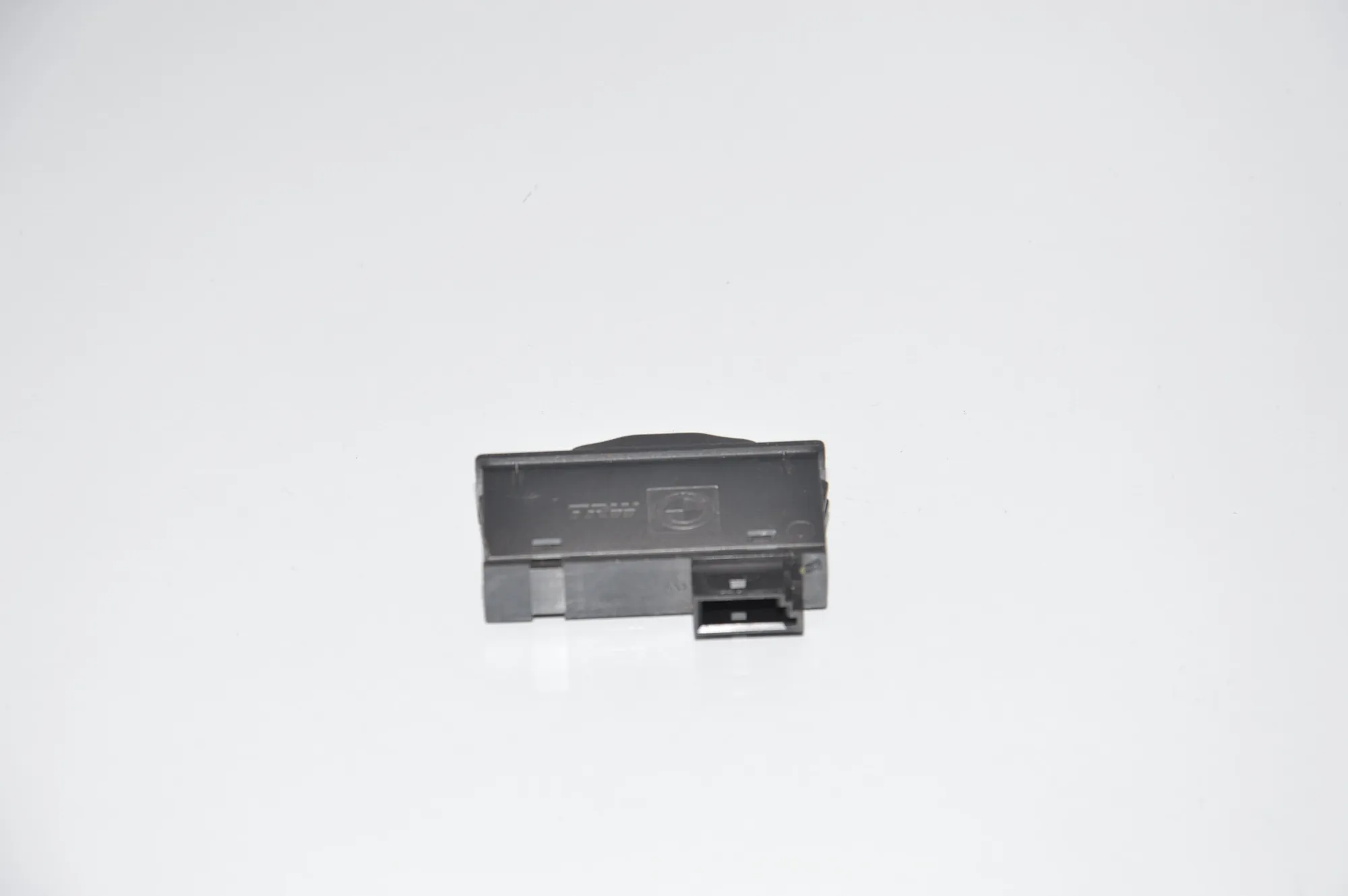 Switches – OEM 8379594 · BMW 7 (E65, E66, E67) BMW 7 (E65, E66, E67) 730 d 2002 – 3