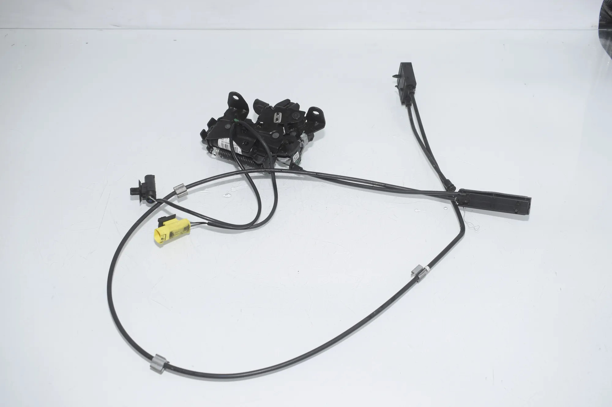Bonnet Lock – OEM 8737702 · BMW X1 (F48) sDrive 18 d 2019 – 2