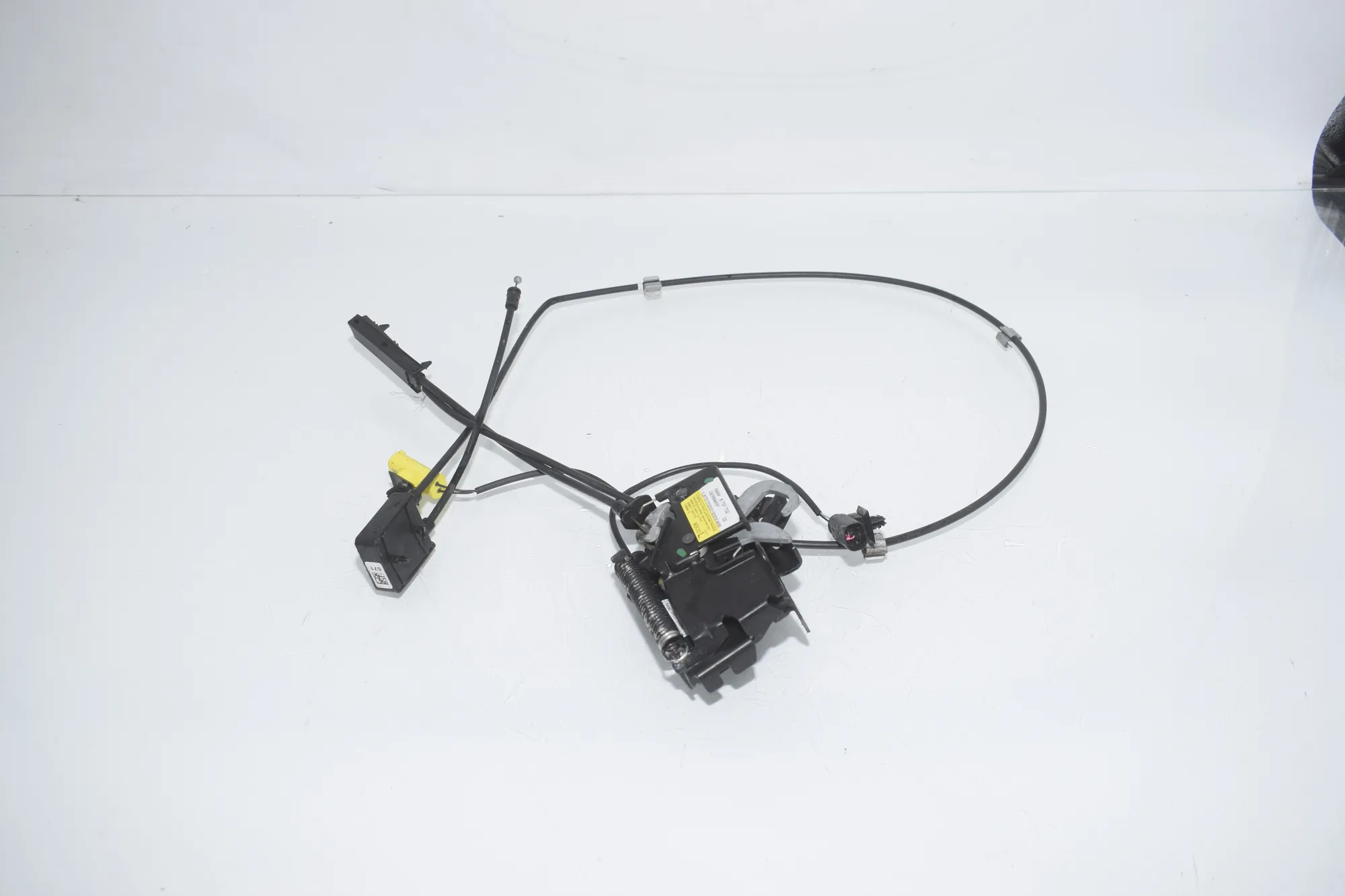 Bonnet Lock – OEM 8737702 · BMW X1 (F48) sDrive 18 d 2019 – 3
