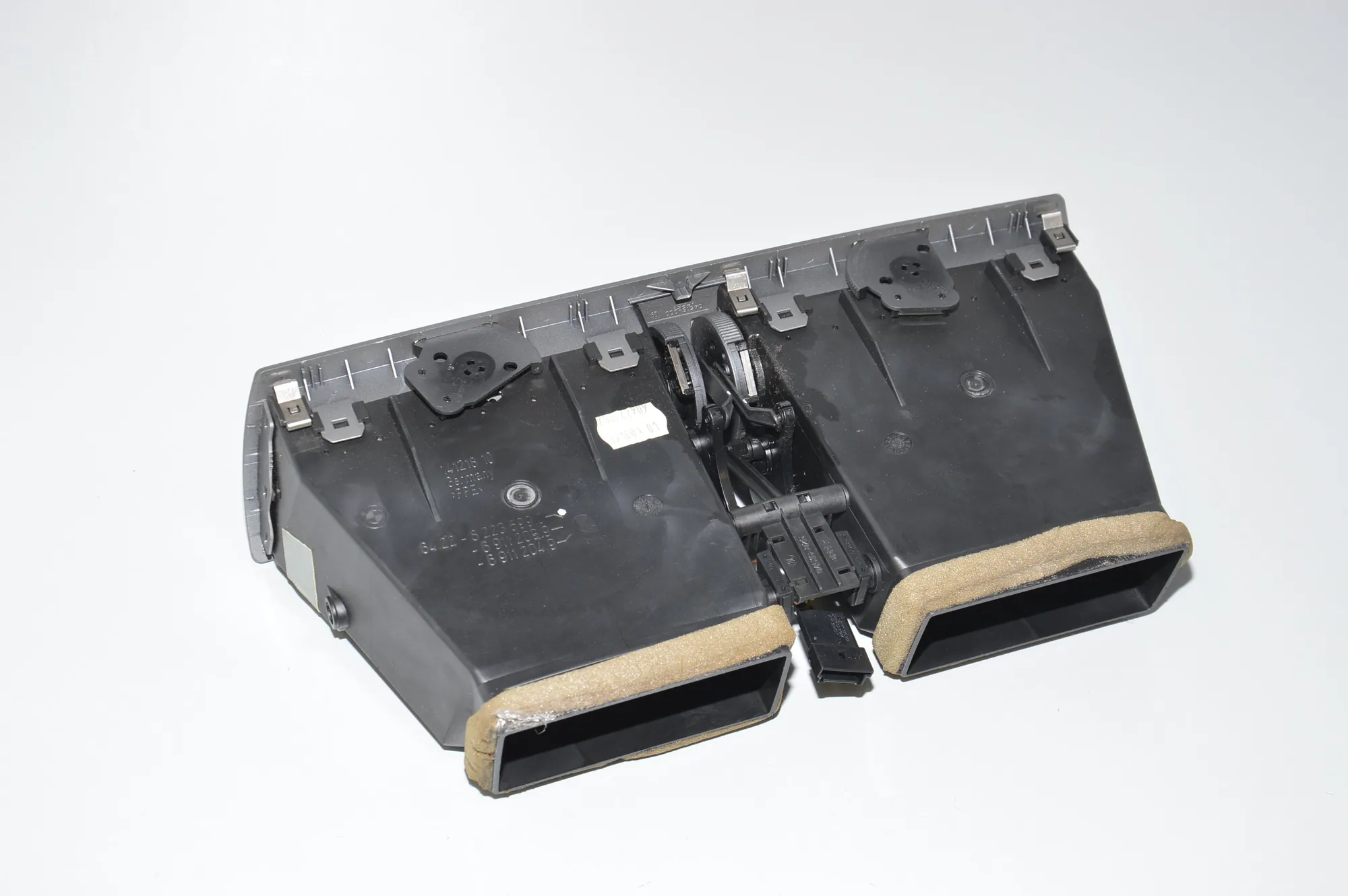 Dashboard Air Vents – OEM 8223599 · BMW 7 (E65, E66, E67) BMW 7 (E65, E66, E67) 730 d 2002 – 4