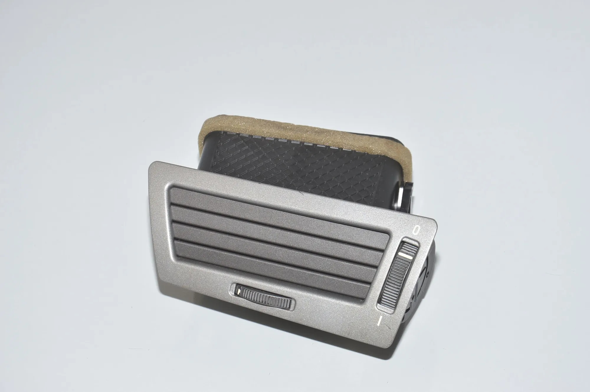 Dashboard Air Vents – OEM 7007227 · BMW 7 (E65, E66, E67) BMW 7 (E65, E66, E67) 730 d 2002