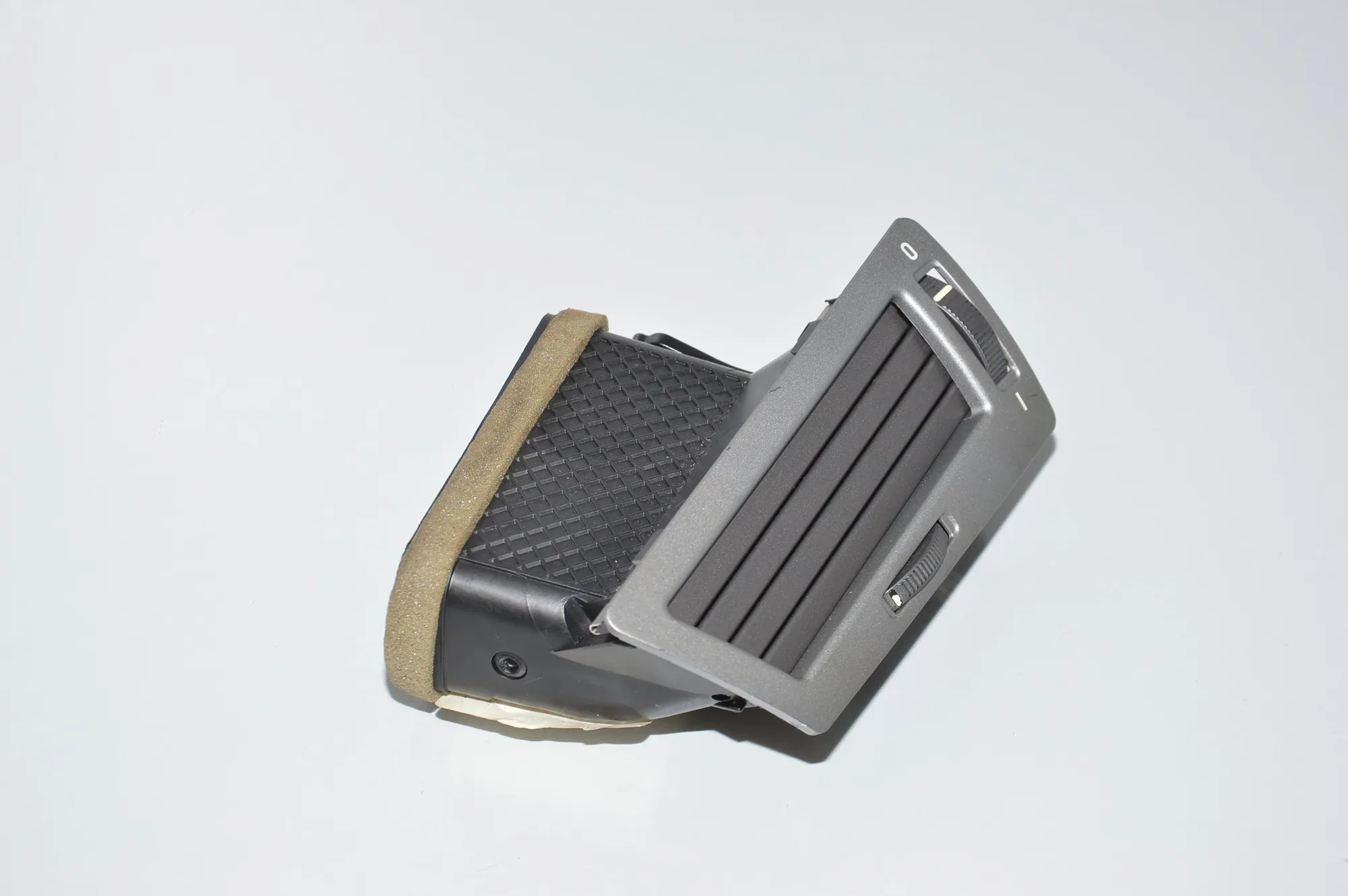 Dashboard Air Vents – OEM 7007227 · BMW 7 (E65, E66, E67) BMW 7 (E65, E66, E67) 730 d 2002 – 2