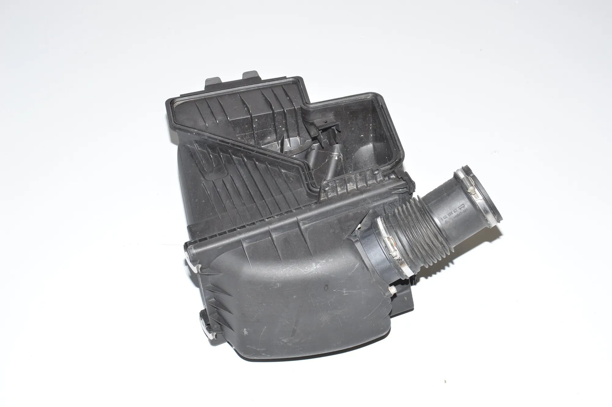 Air Filter Box – OEM 7541060 · BMW 7 (E65, E66, E67) BMW 7 (E65, E66, E67) 750 i, Li 2005 – 3