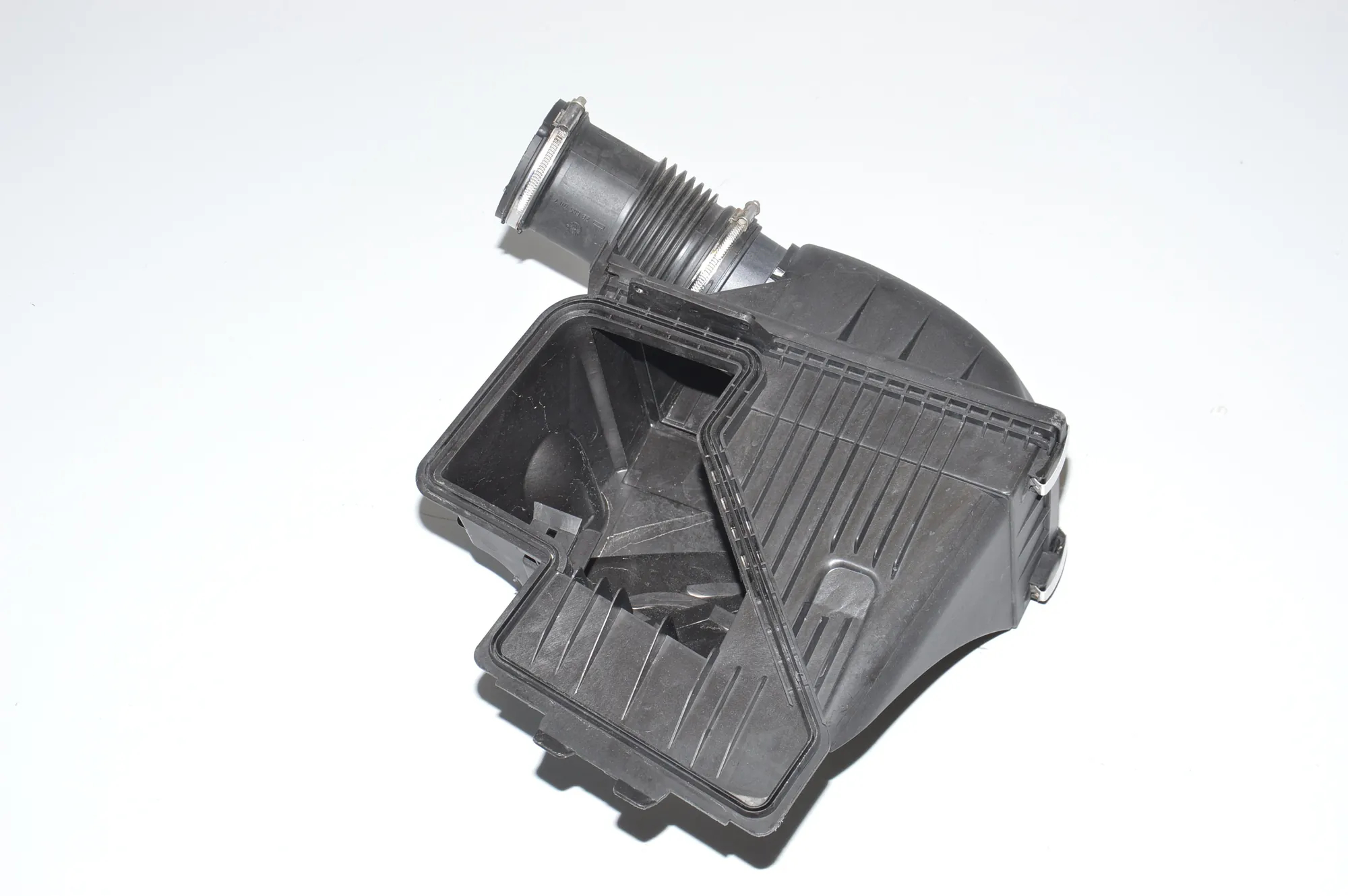 Air Filter Box – OEM 7541060 · BMW 7 (E65, E66, E67) BMW 7 (E65, E66, E67) 750 i, Li 2005 – 2